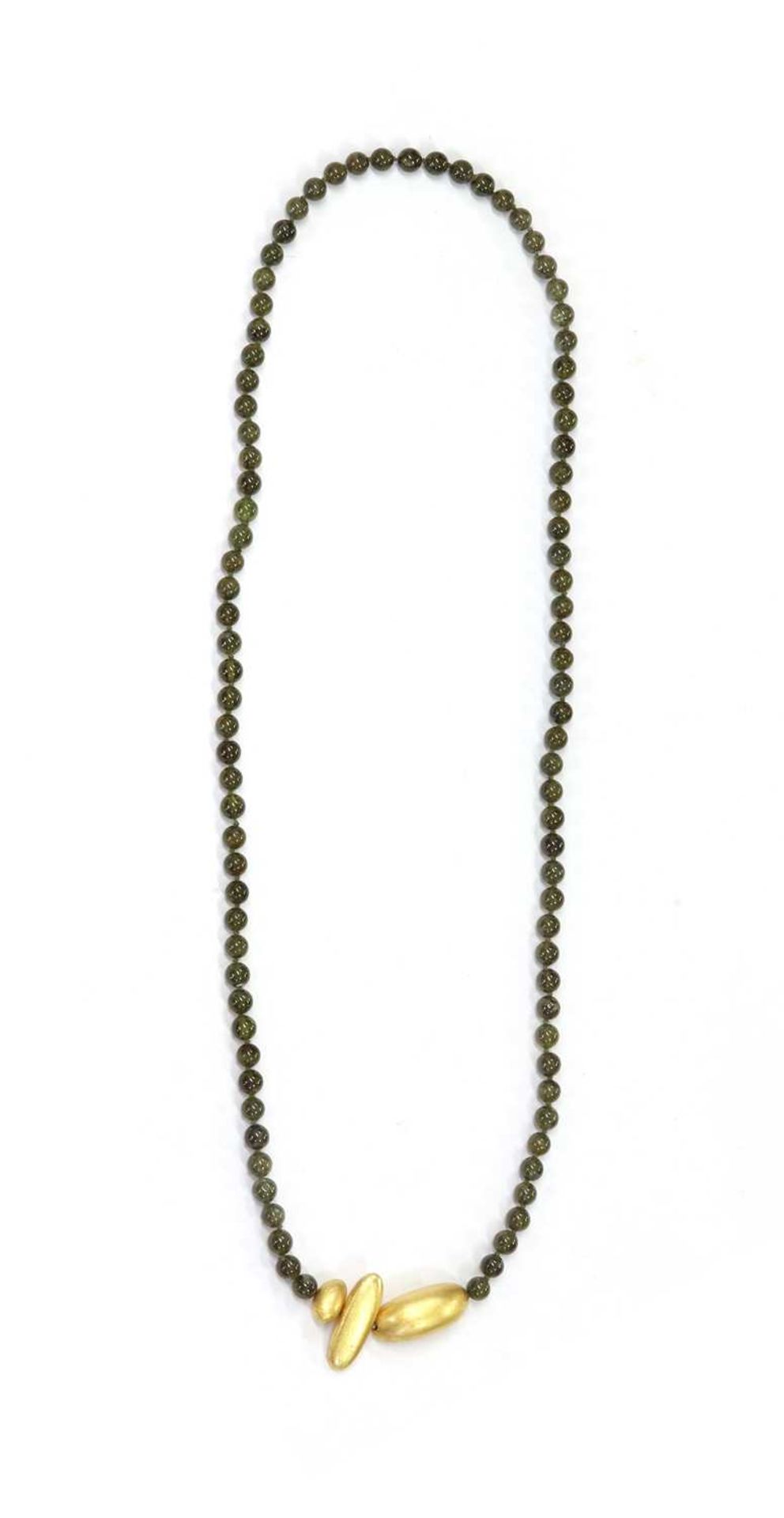 A green grossular garnet bead necklace, - Bild 2 aus 2