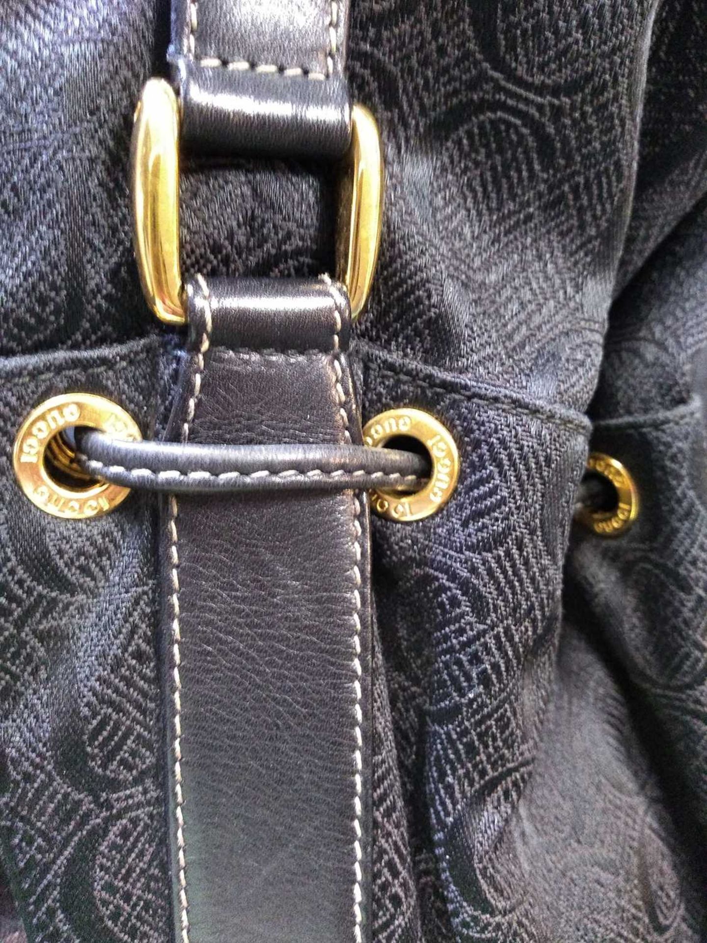A Gucci black drawstring bucket bag, - Bild 12 aus 16