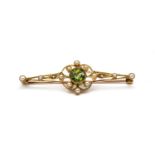 An Edwardian gold peridot and split pearl brooch,