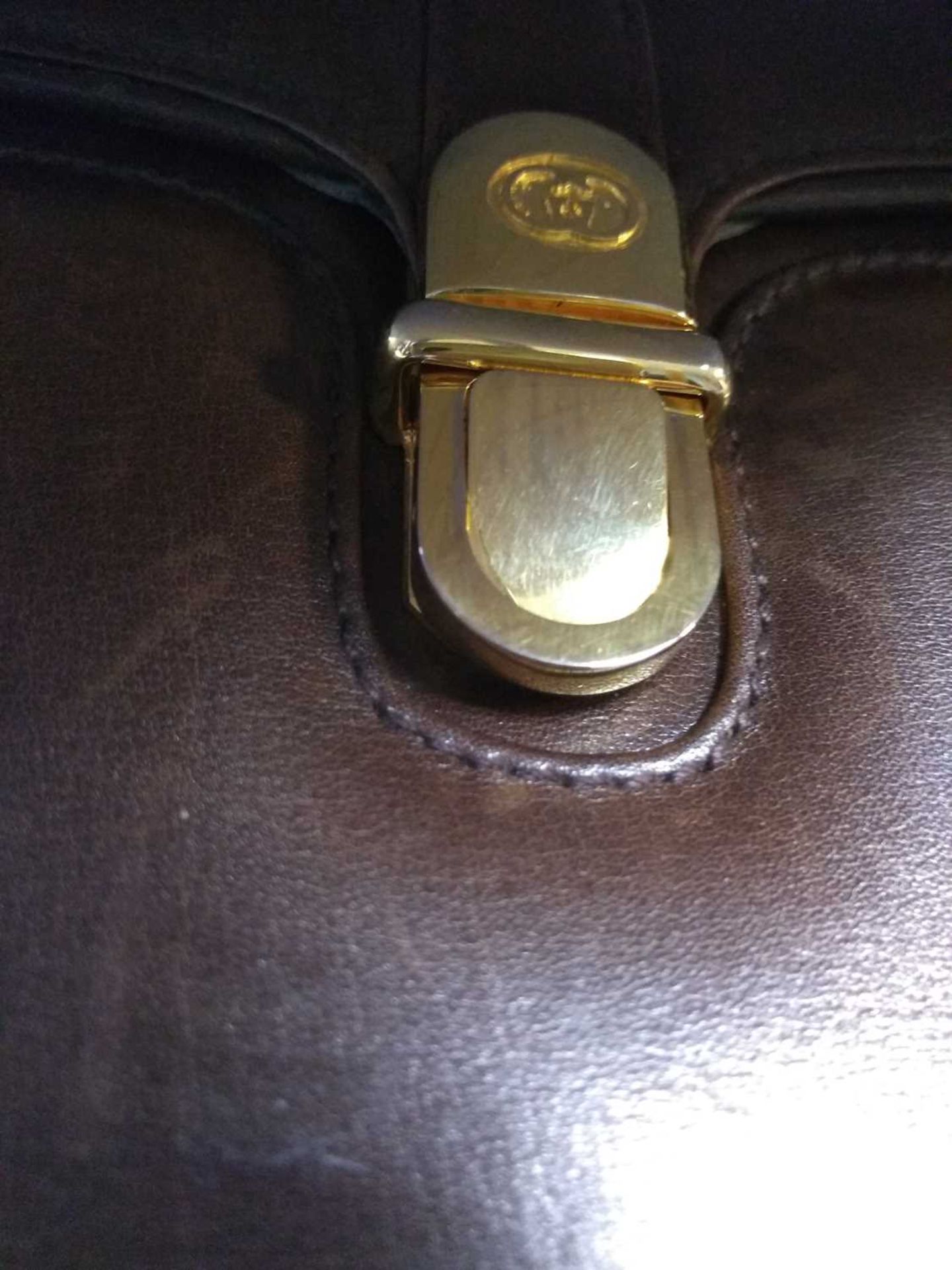 A vintage Gucci brown leather shoulder bag, - Bild 16 aus 18