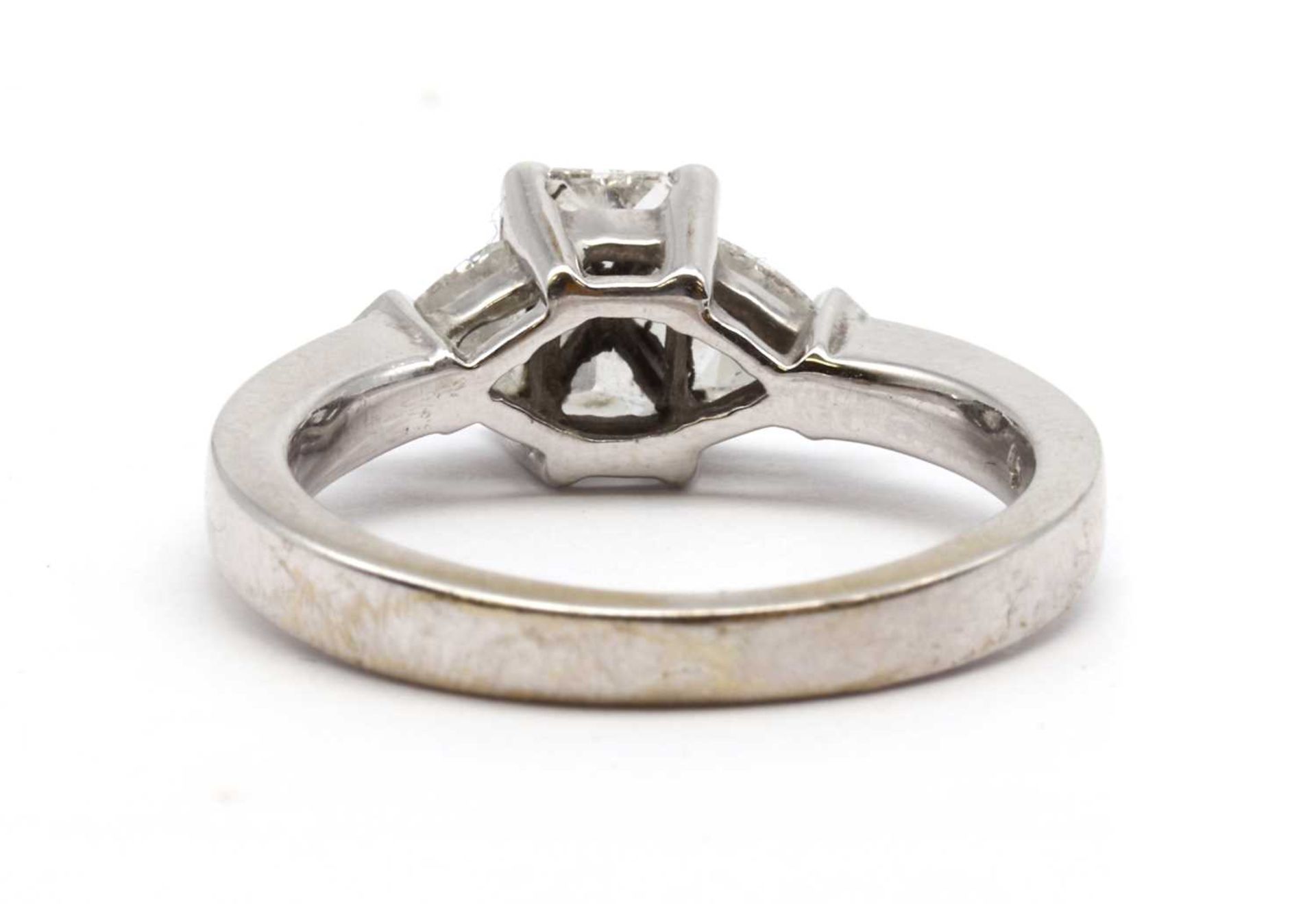 A 14ct white gold diamond ring, - Bild 2 aus 3