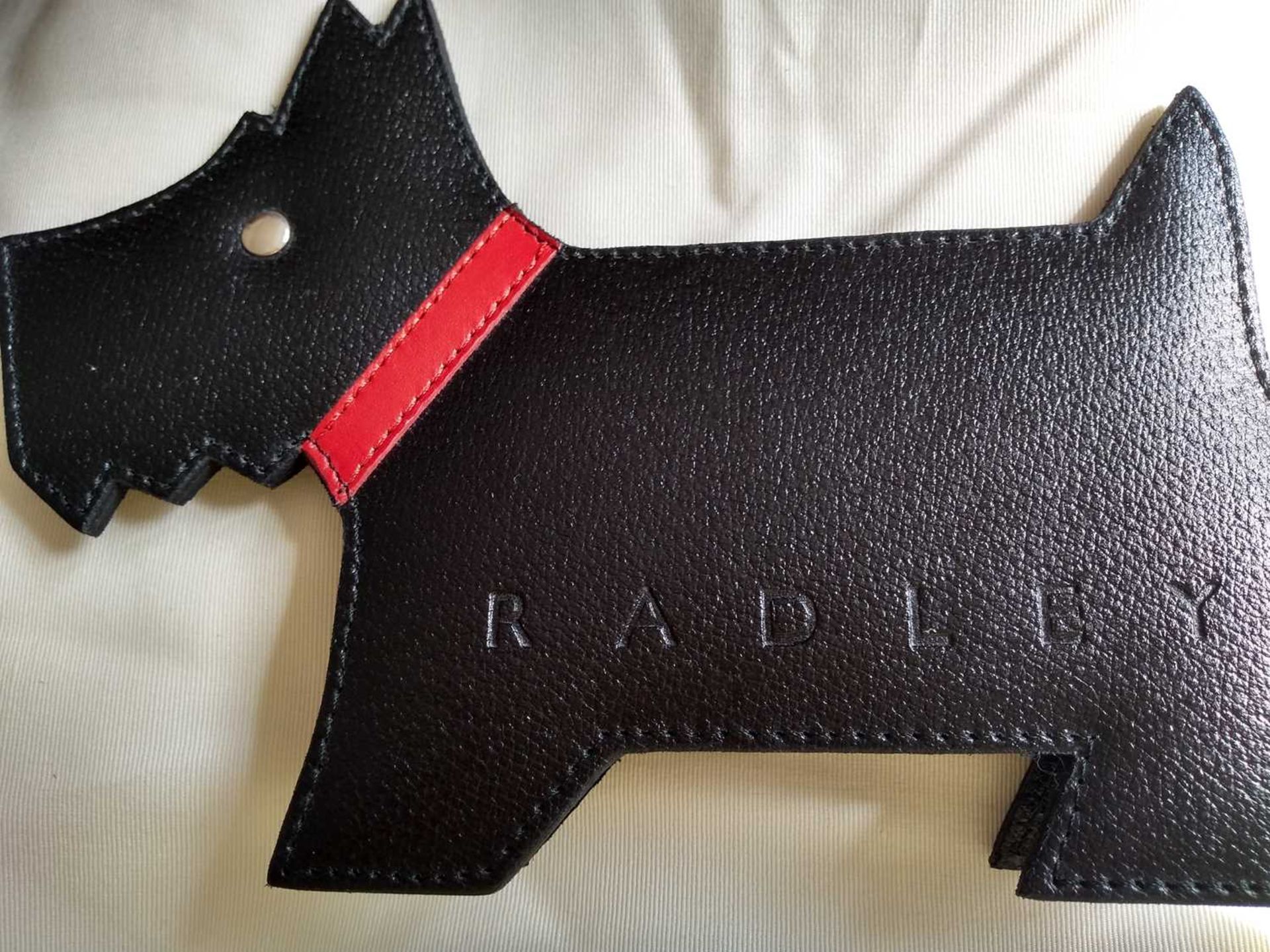 A Radley black leather handbag, - Bild 14 aus 18