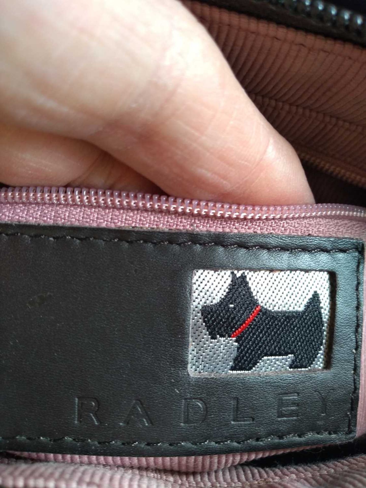 A Radley black leather handbag, - Bild 13 aus 18
