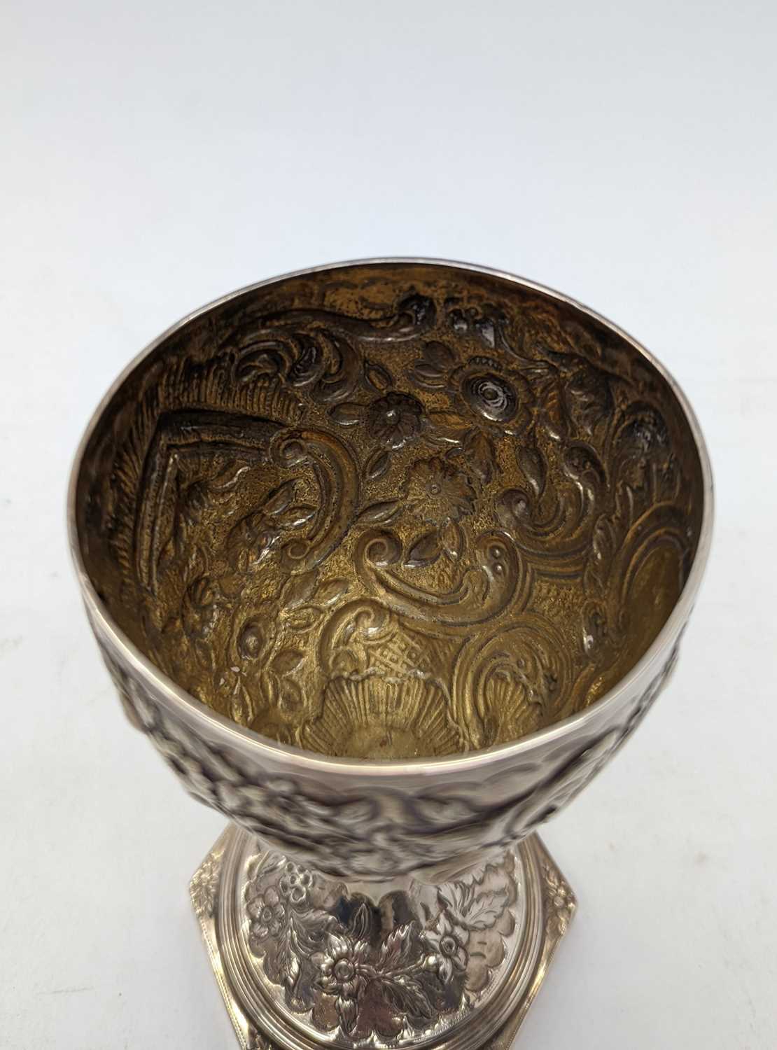 A pair of George III silver goblets - Image 9 of 11