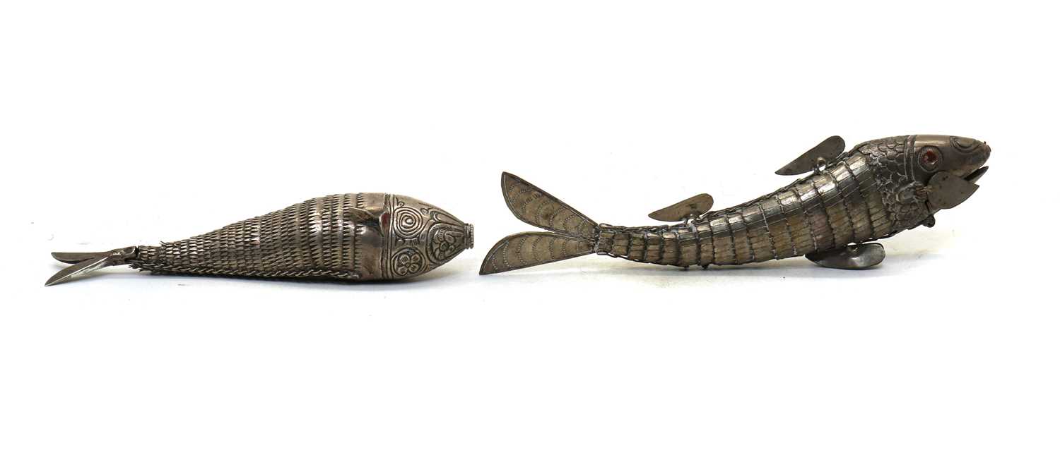 A novelty silver articulated fish - Image 2 of 4