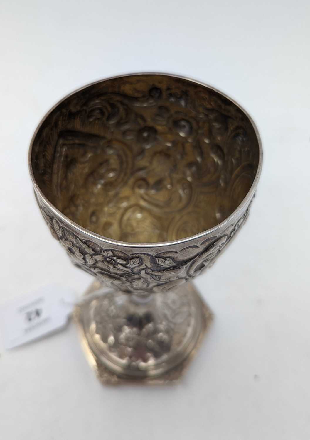 A pair of George III silver goblets - Image 8 of 11