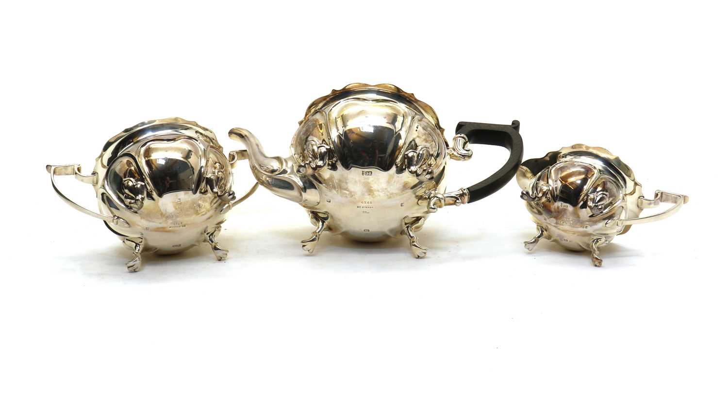 A cased three piece Edwardian silver tea service, - Image 4 of 5