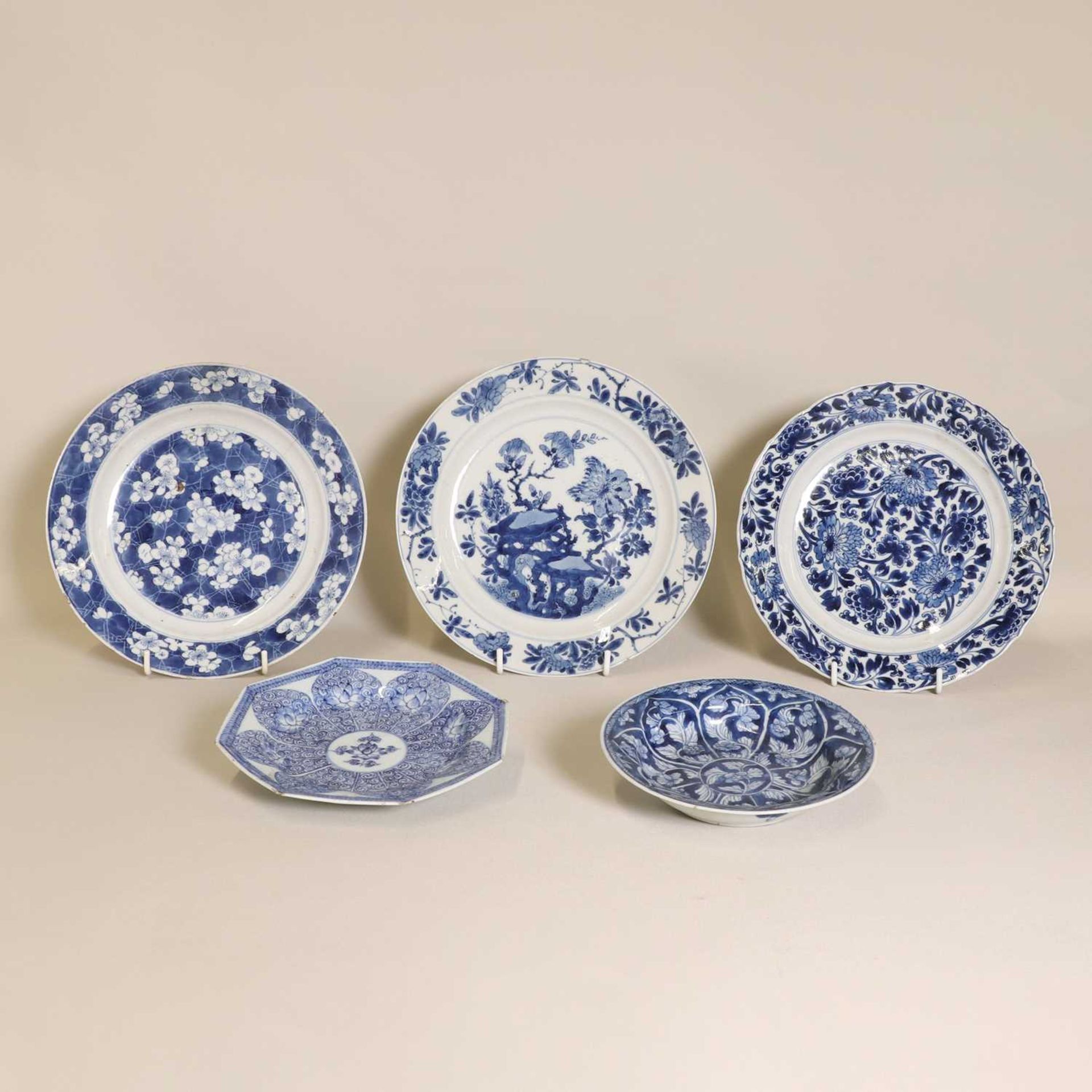 A collection of five Chinese blue and white dishes,