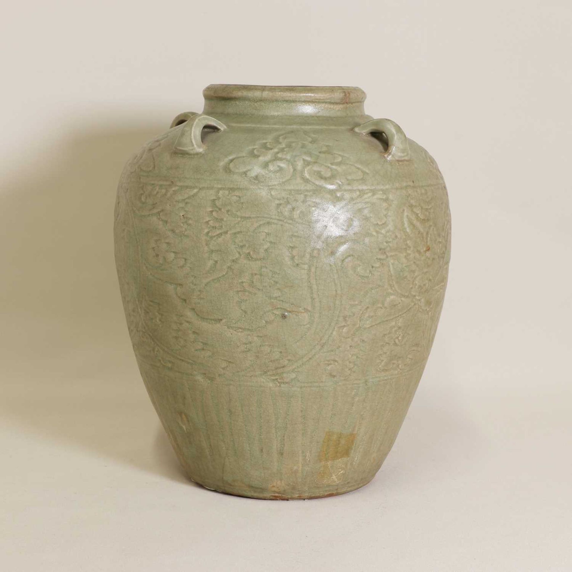 A Chinese Longquan celadon jar, - Bild 3 aus 5