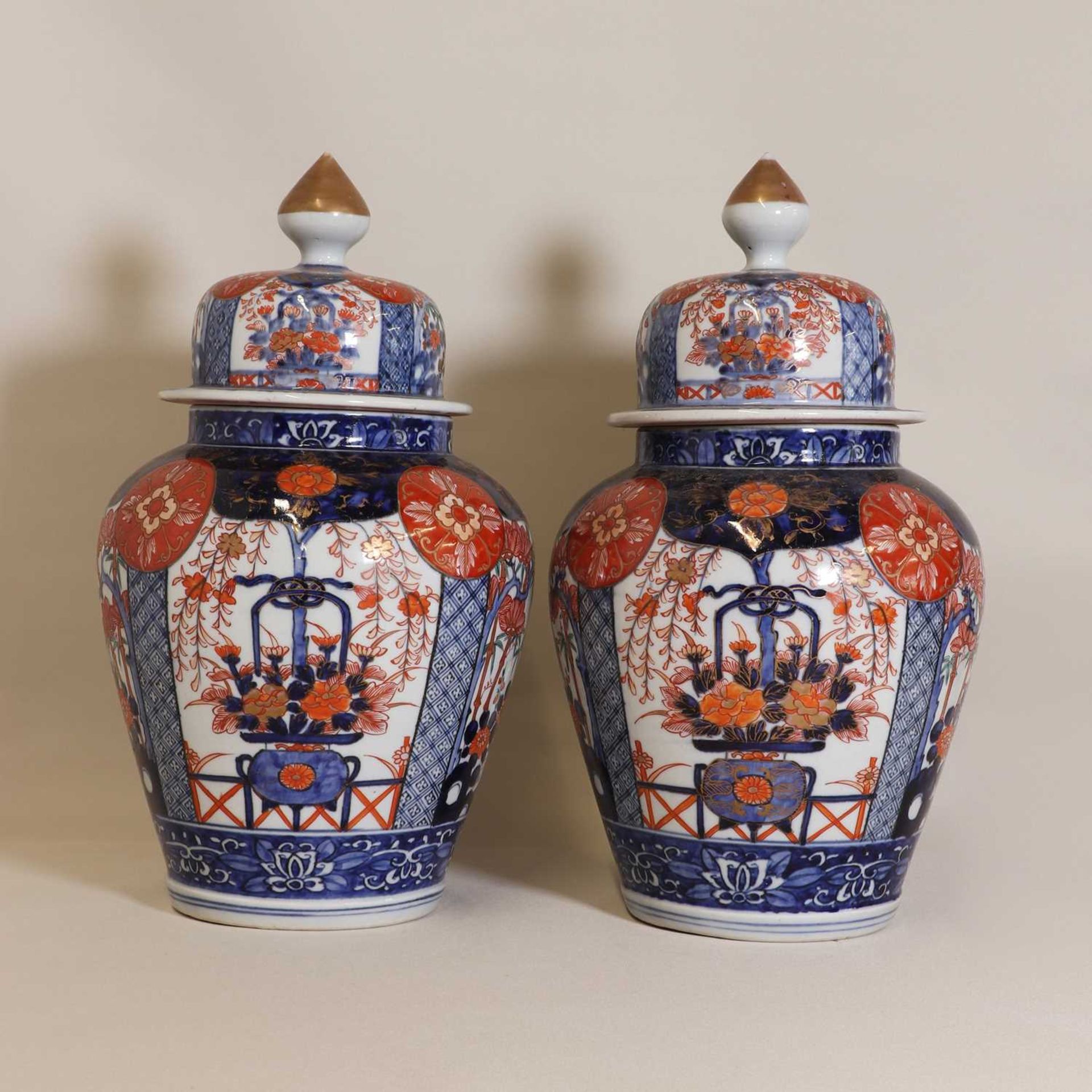 A pair of Japanese Imari vases and covers, - Image 3 of 5
