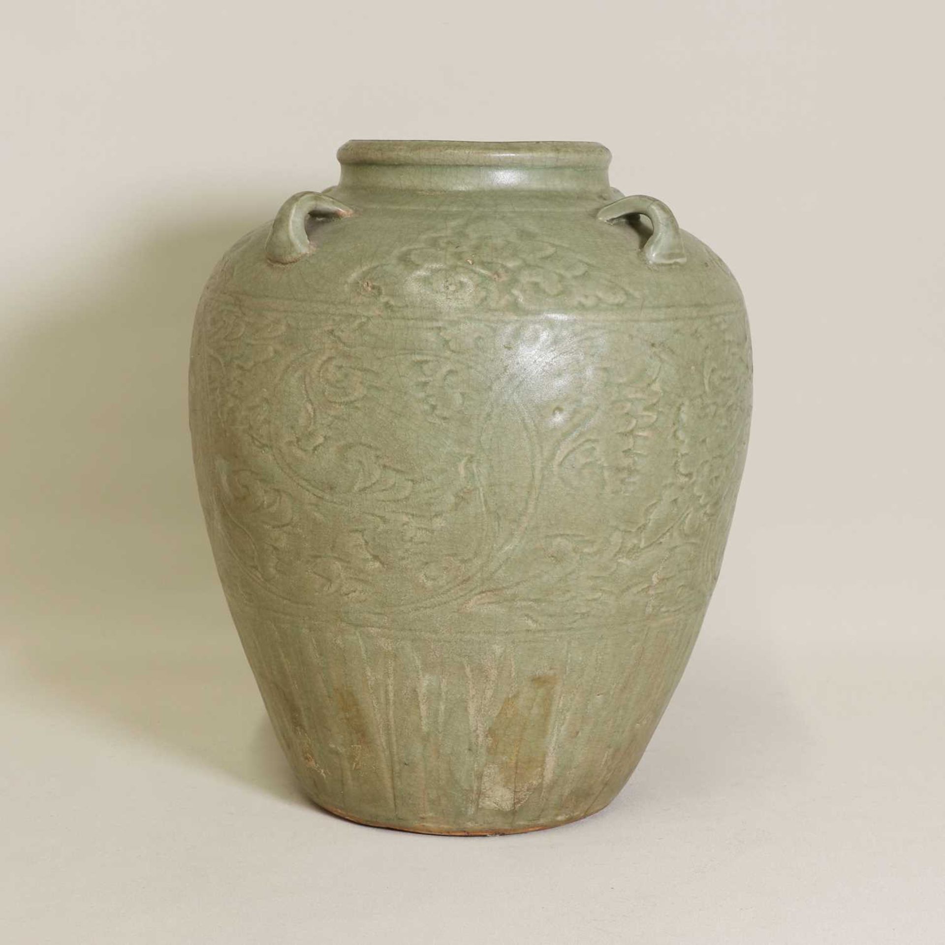 A Chinese Longquan celadon jar, - Bild 2 aus 5
