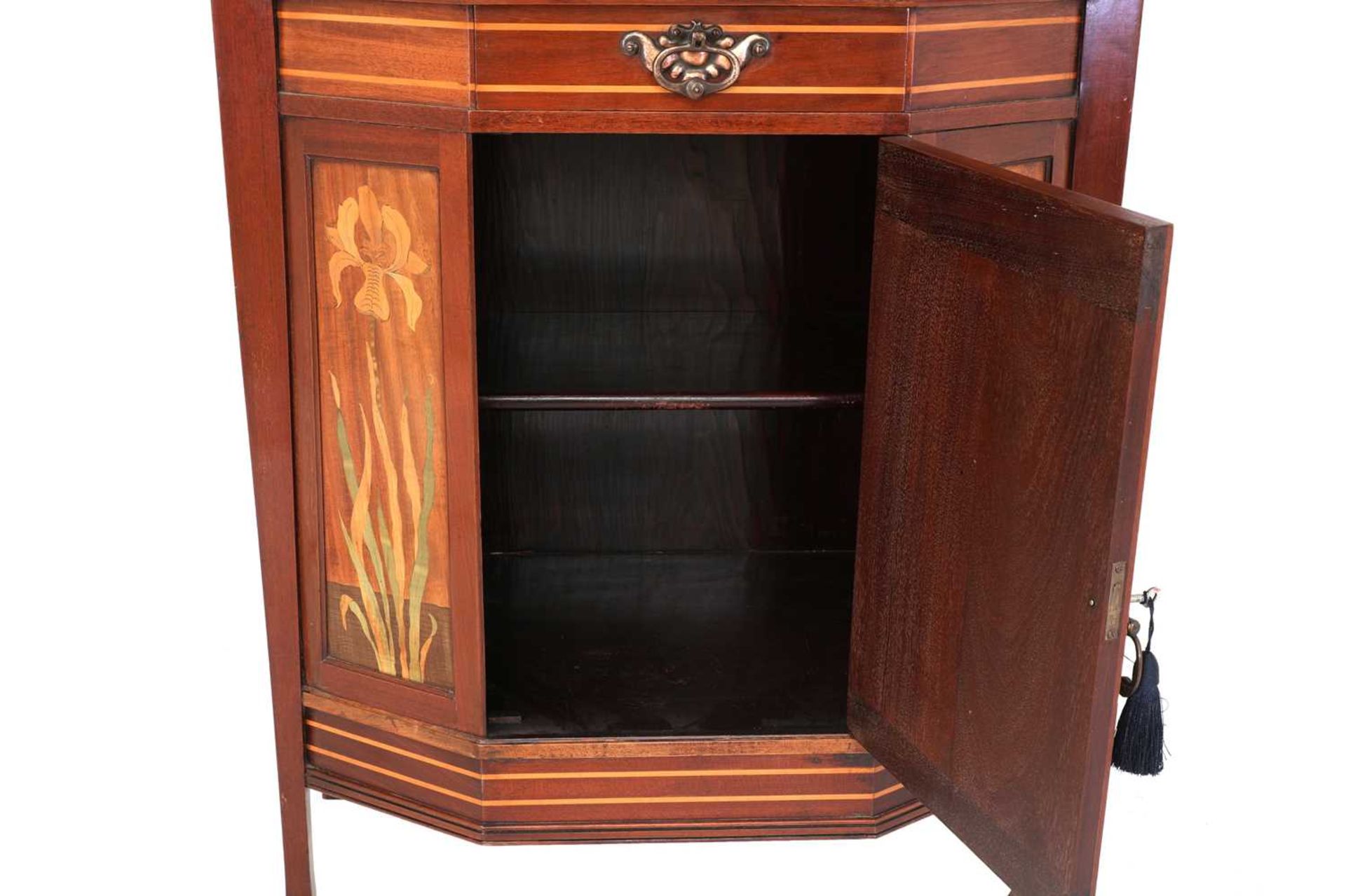 A mahogany inlaid display cabinet, - Image 5 of 5