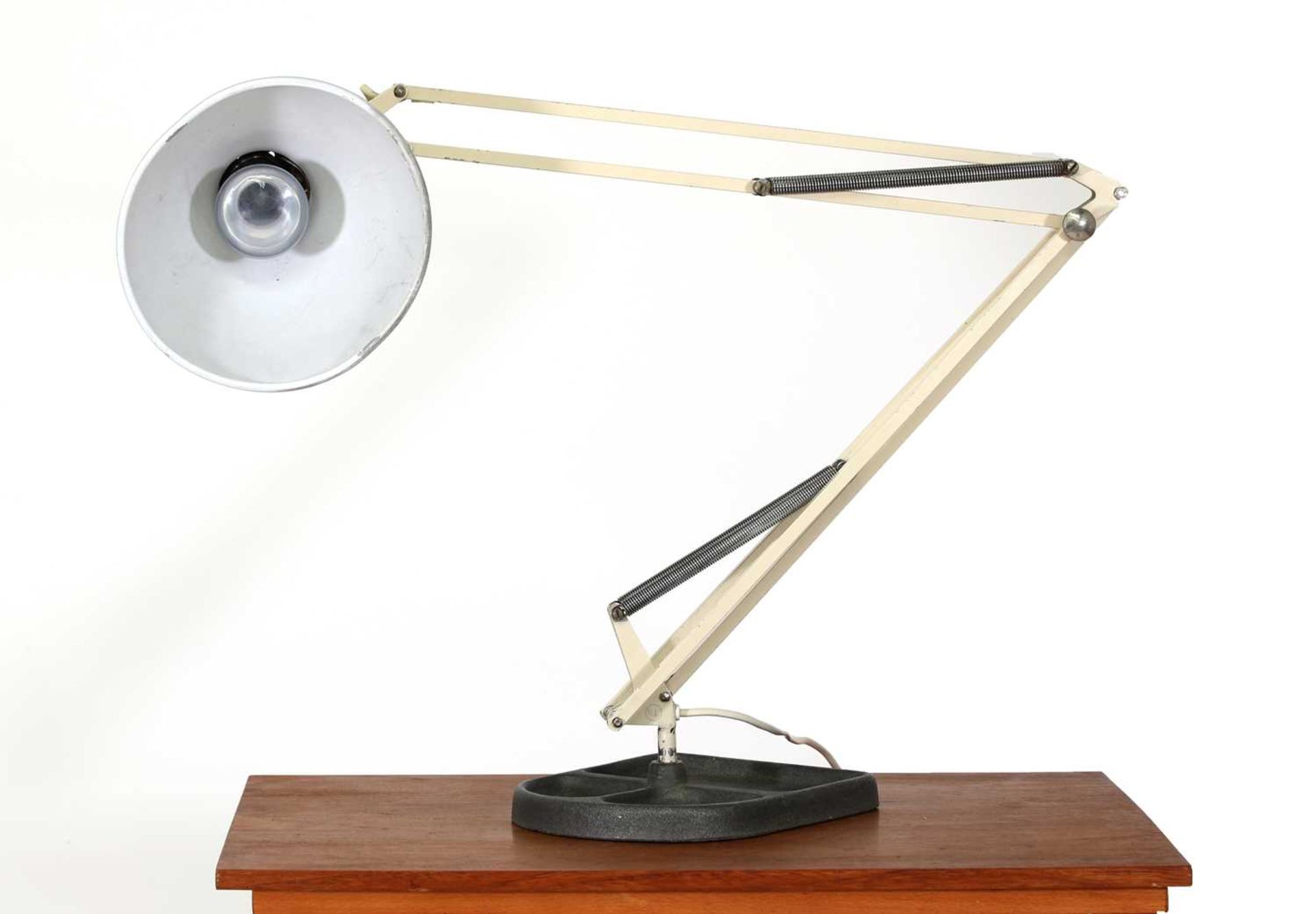 An anglepoise desk lamp, - Bild 2 aus 2