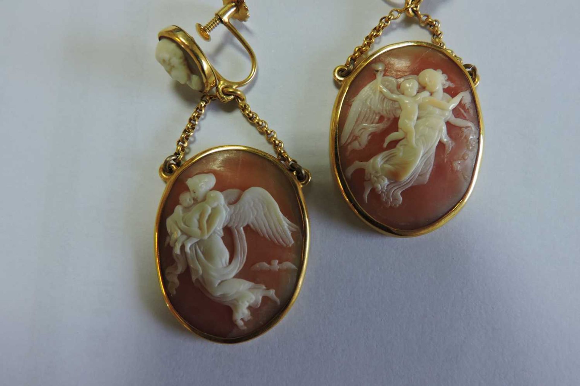 An early 19th century carved shell cameo necklace and earrings suite, - Image 7 of 20