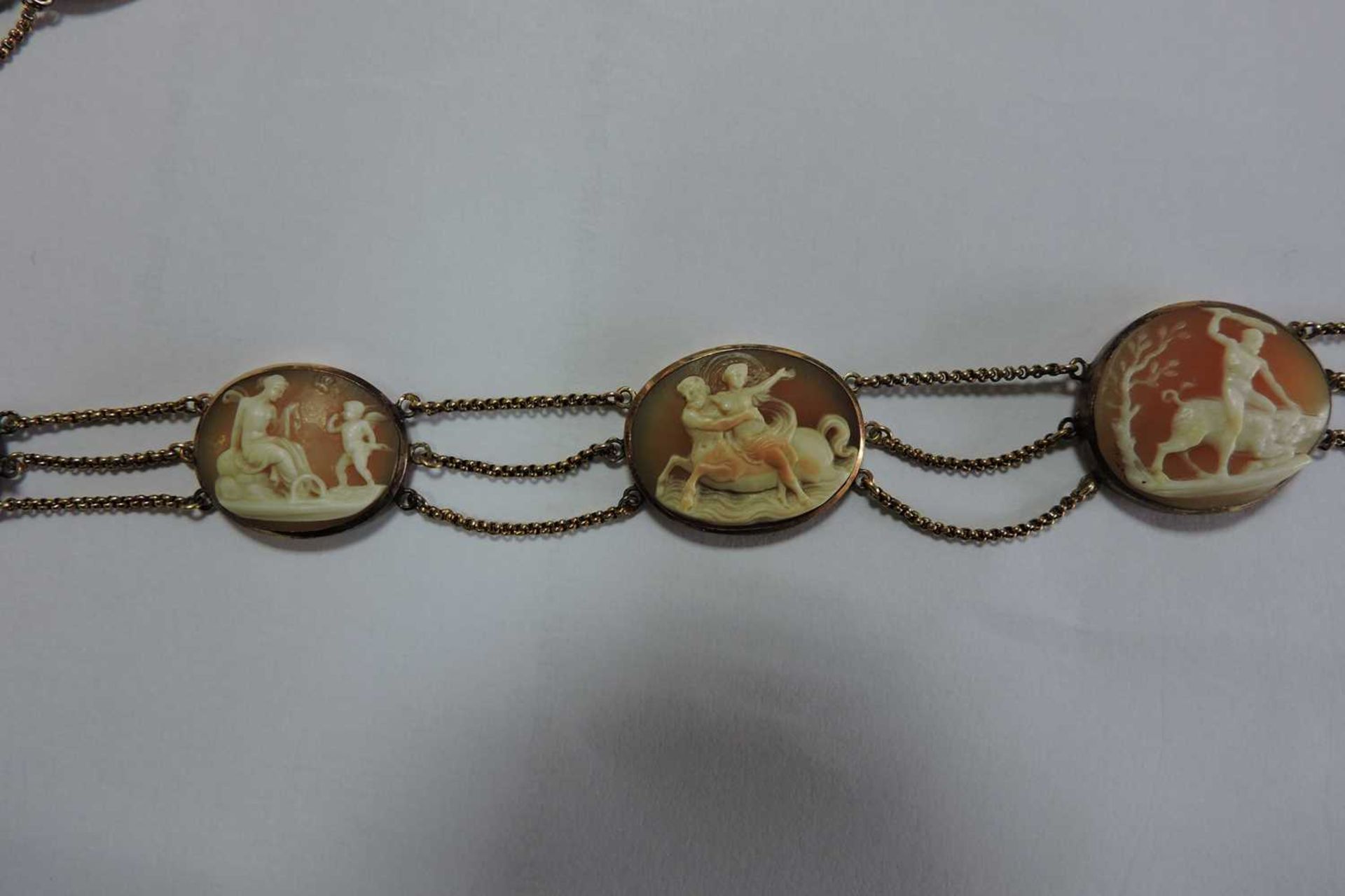 An early 19th century carved shell cameo necklace and earrings suite, - Image 19 of 20