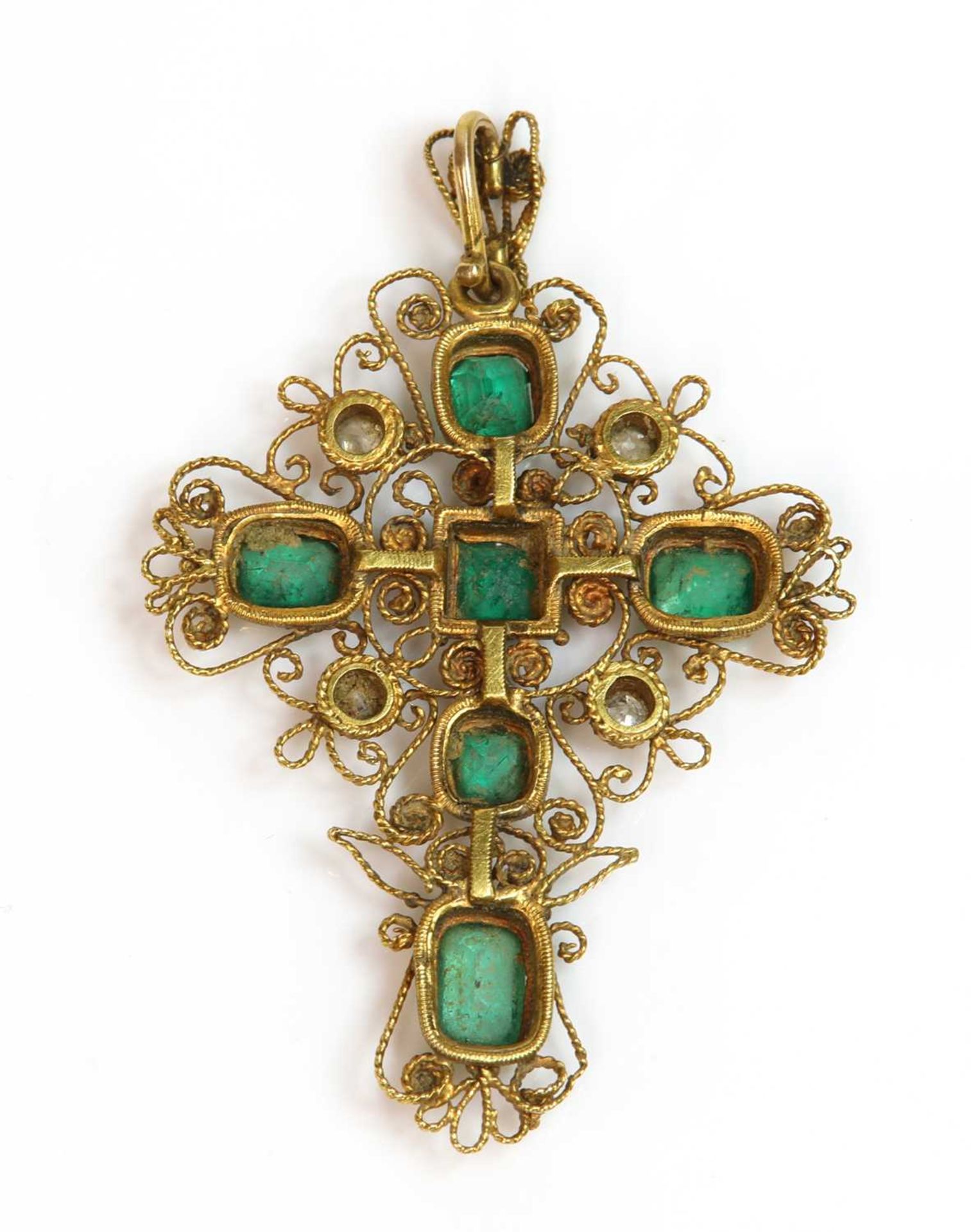 A Regency emerald and diamond cannetille gold cross, - Bild 2 aus 2