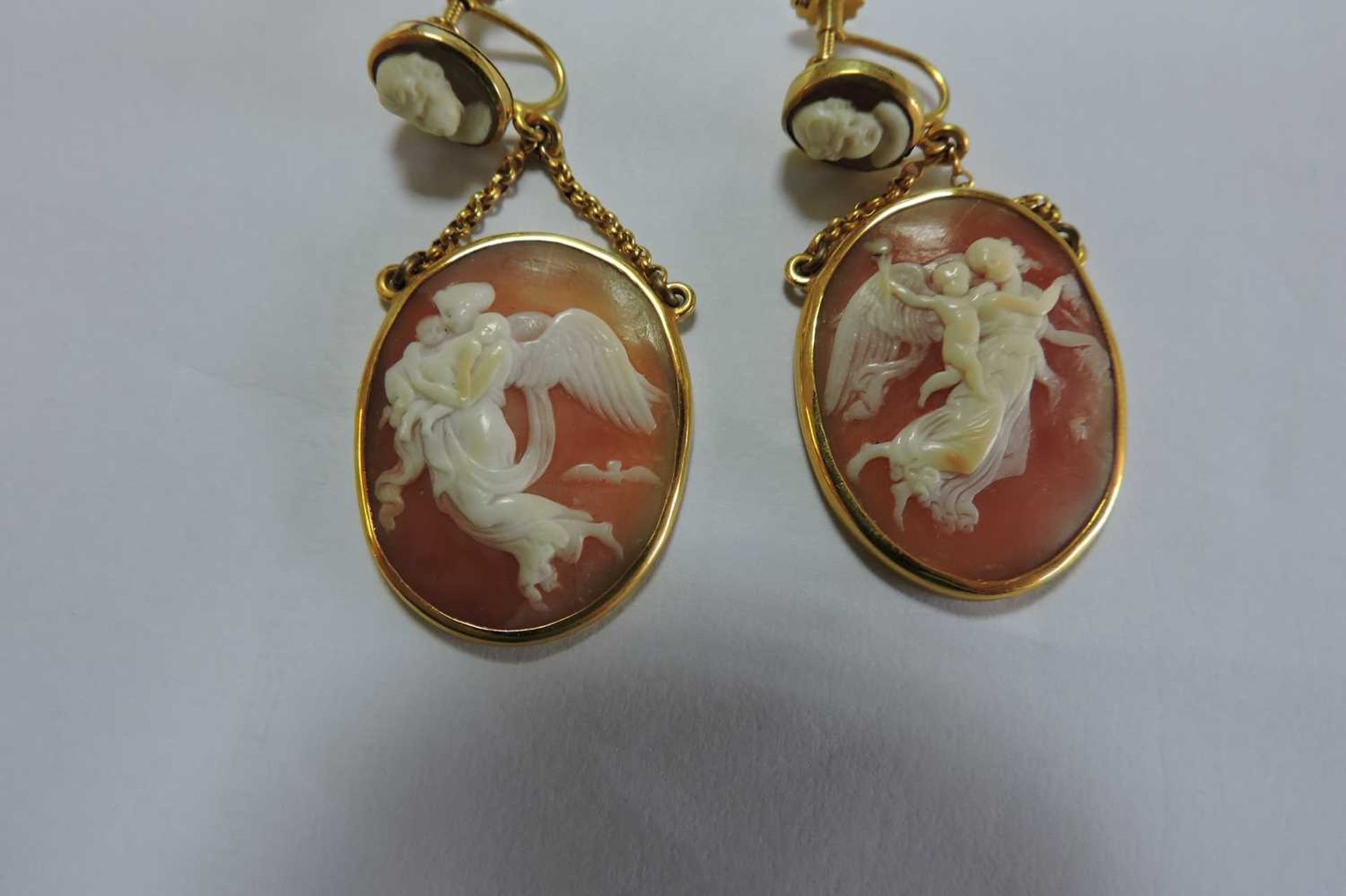 An early 19th century carved shell cameo necklace and earrings suite, - Image 15 of 20