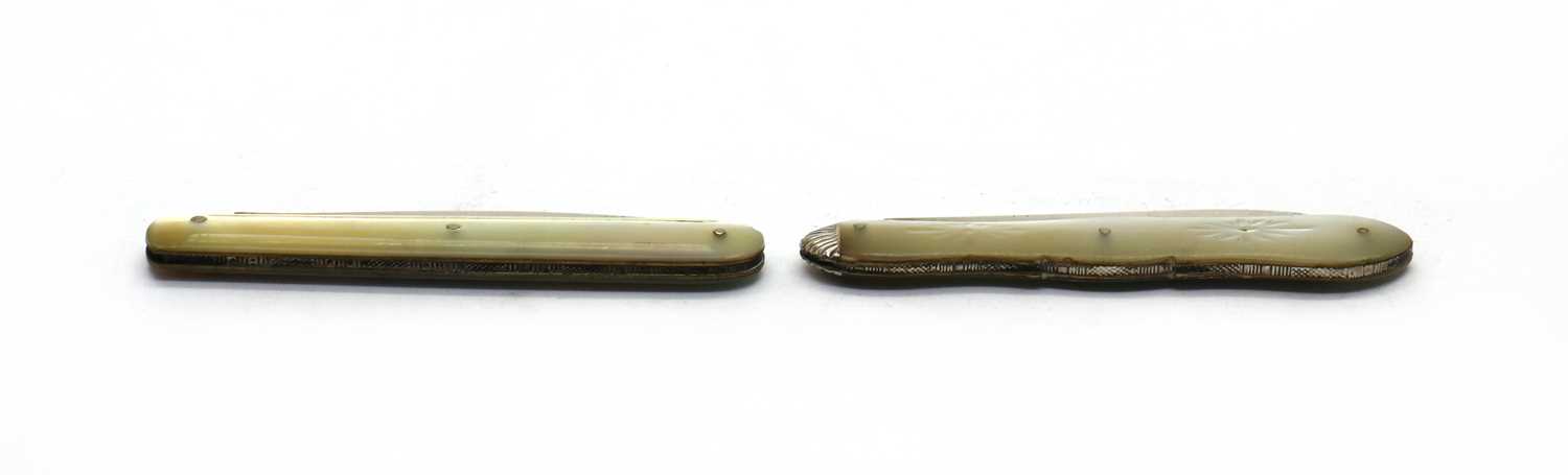 A Victorian mother of pearl and silver fruit knife, - Image 3 of 3