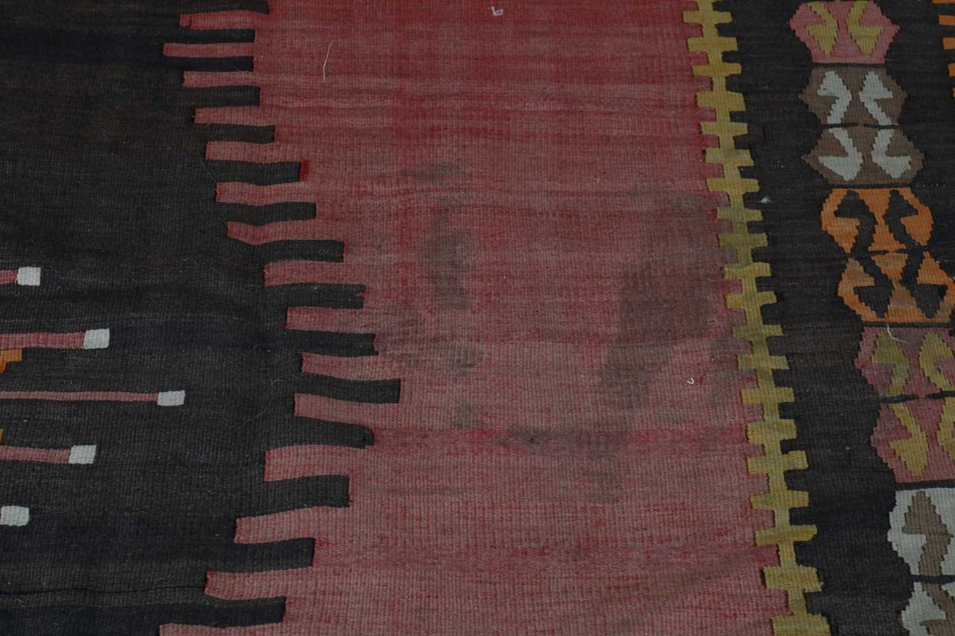 A kilim flatweave carpet, - Bild 5 aus 13