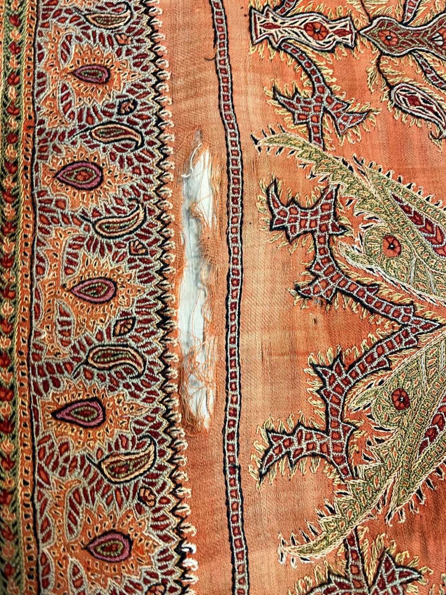 A Kermani pateh embroidered textile hanging, - Bild 5 aus 13