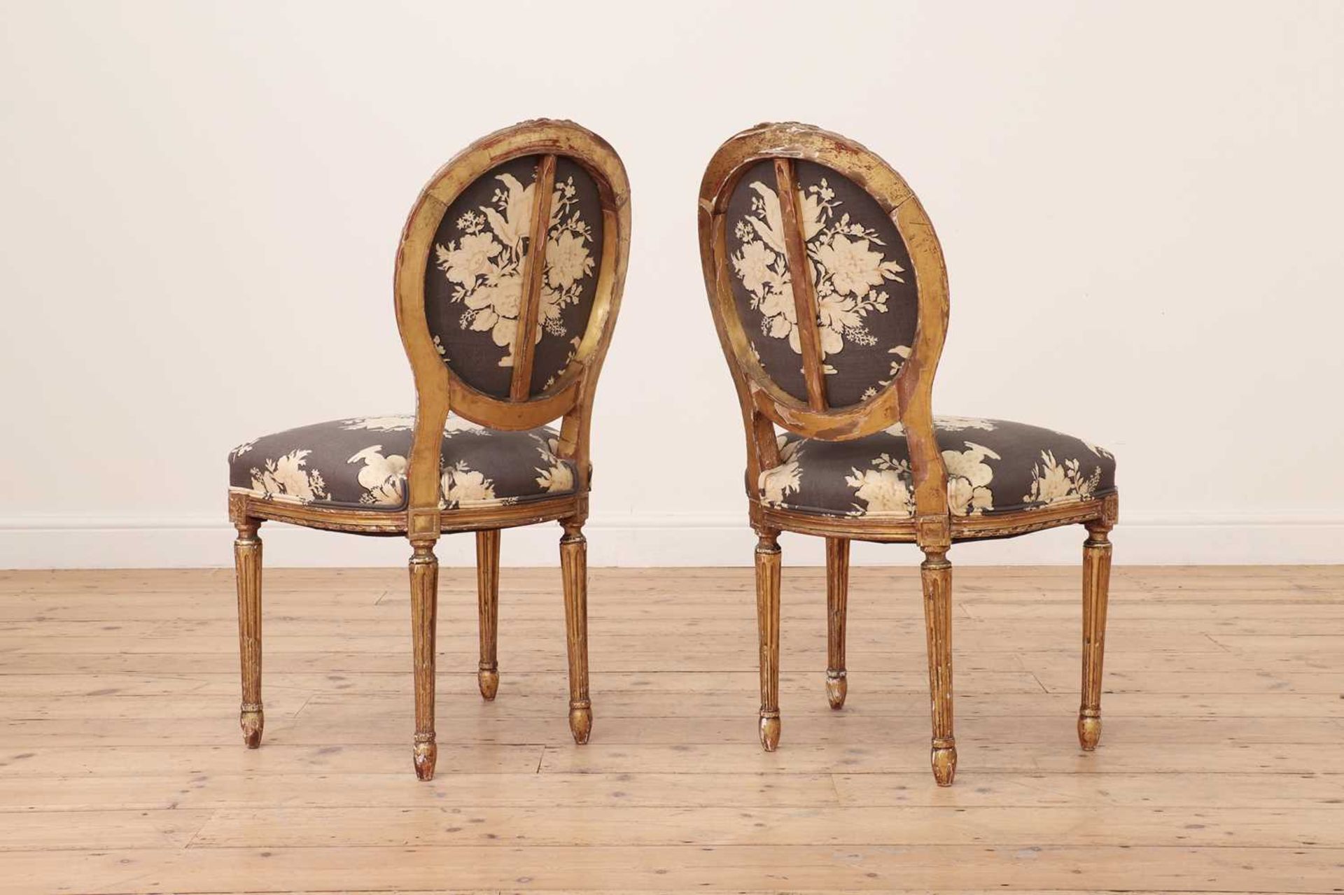 A pair of Louis XVI-style giltwood fauteuils, - Bild 2 aus 4