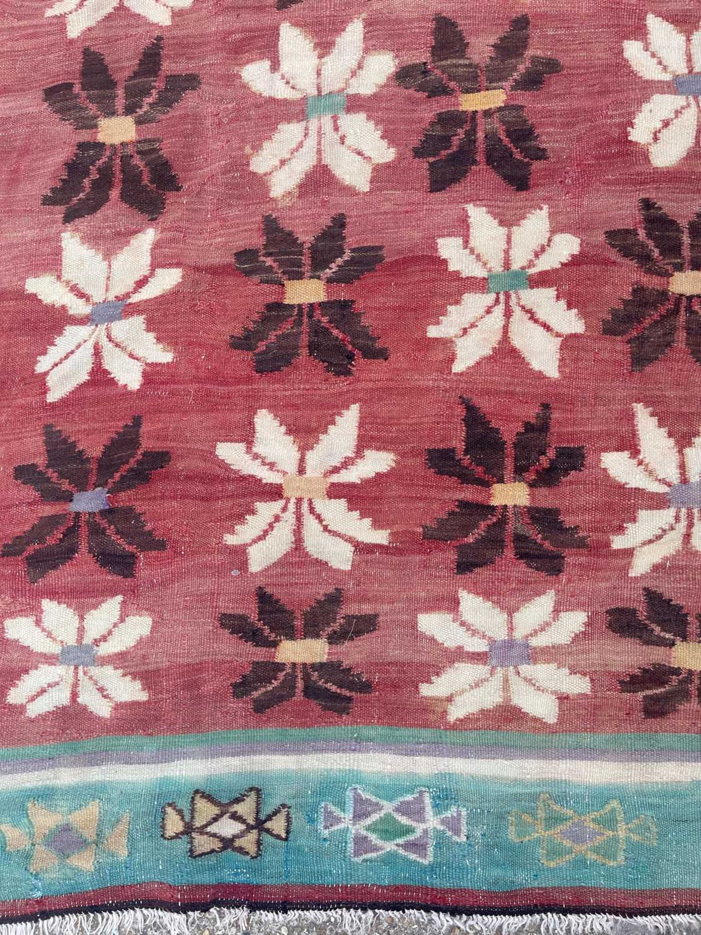 A kilim flat-weave wool rug, - Bild 11 aus 19