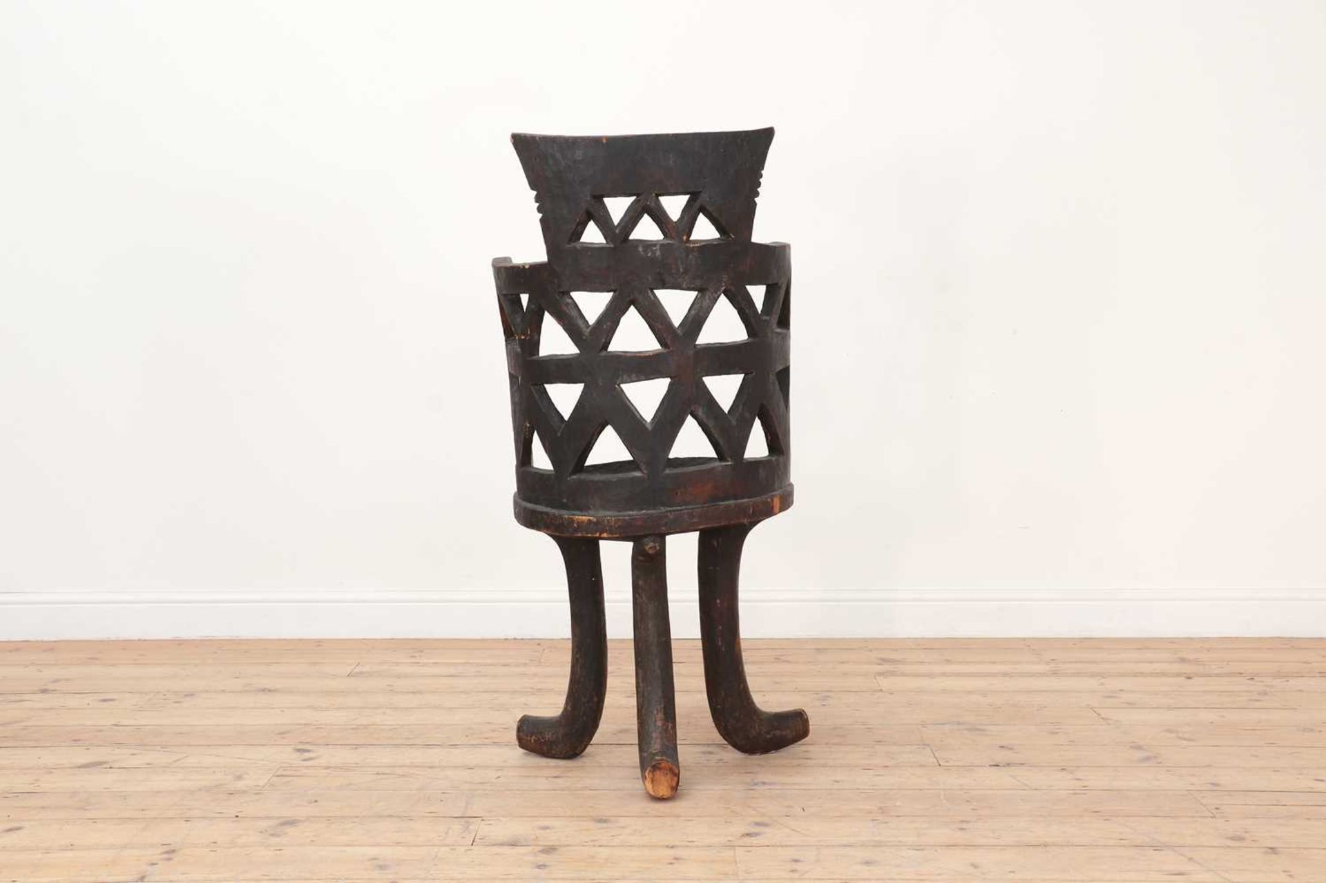 A carved wooden chair, - Bild 5 aus 5