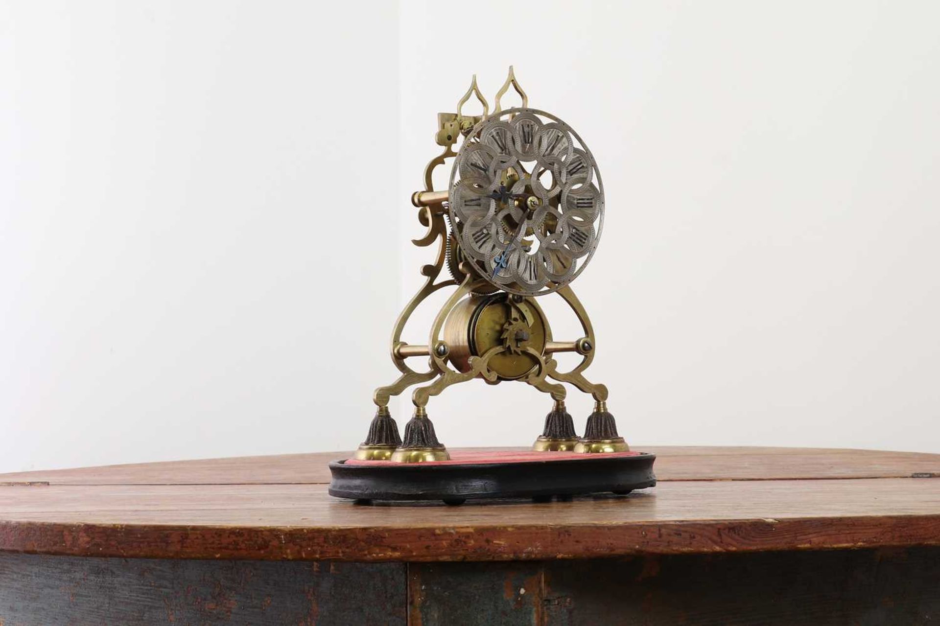 A Victorian gilt brass skeleton clock, - Bild 5 aus 6