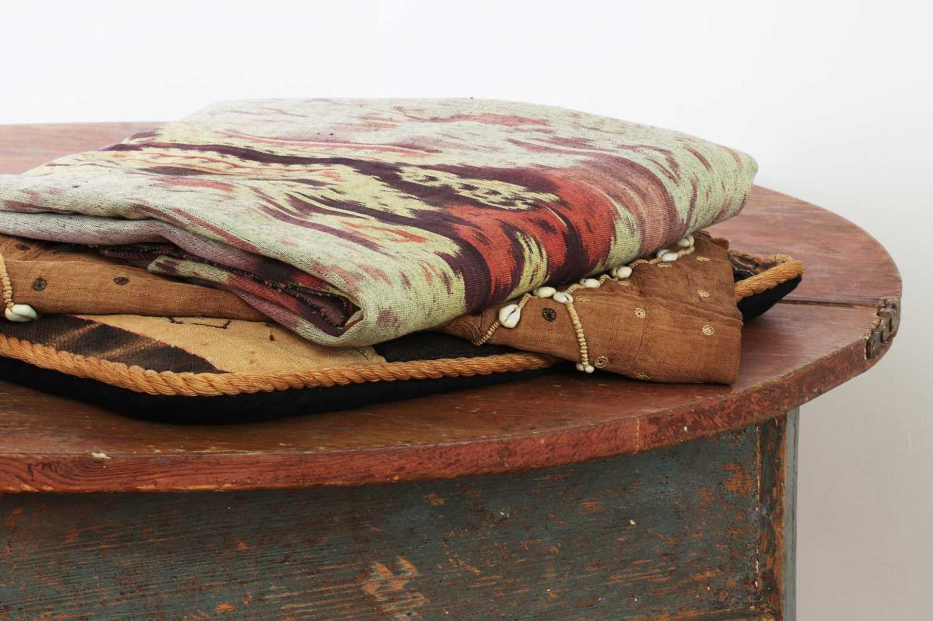 An ikat throw, - Image 2 of 9