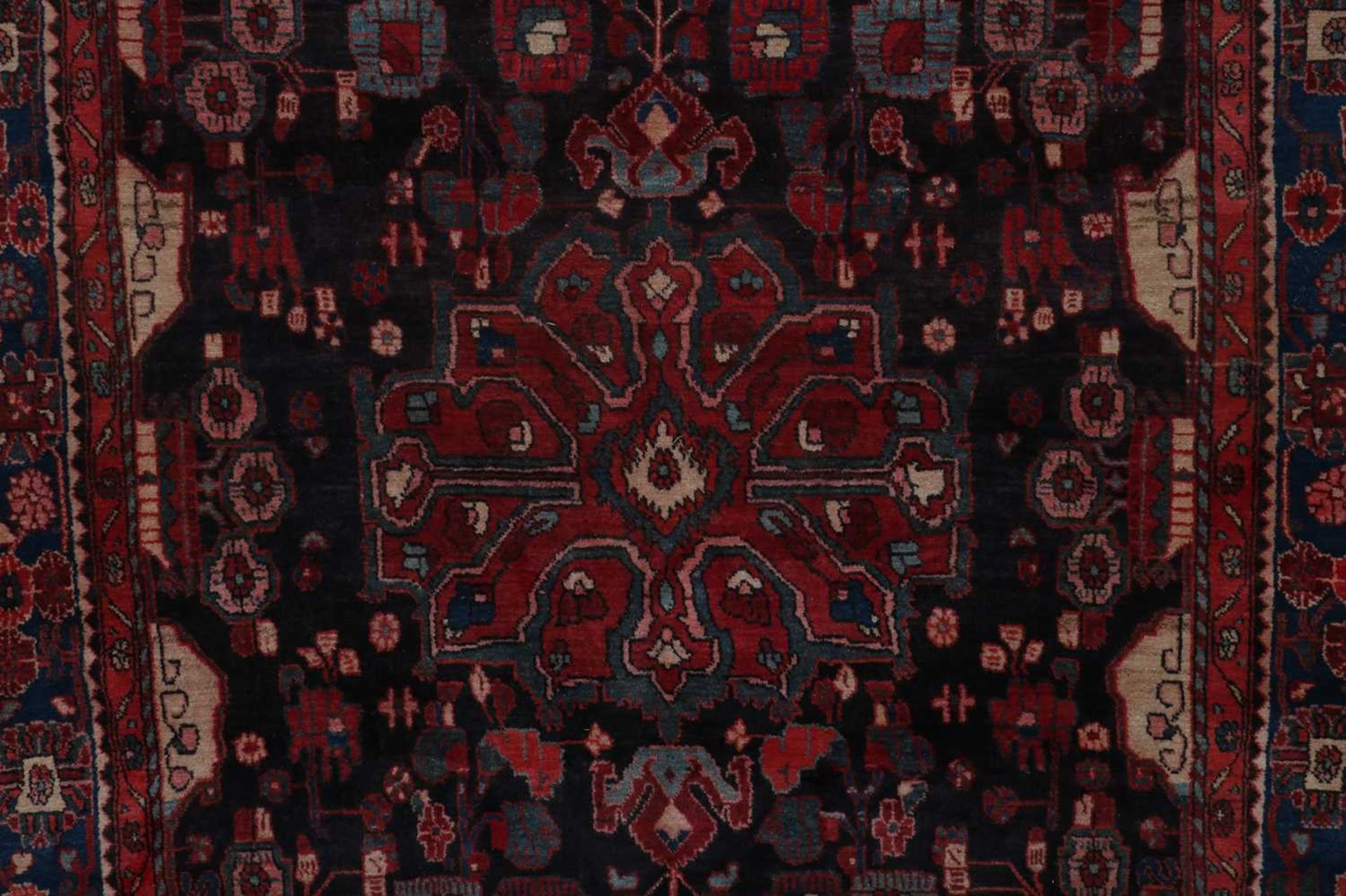 A Persian Heriz wool rug, - Bild 2 aus 5