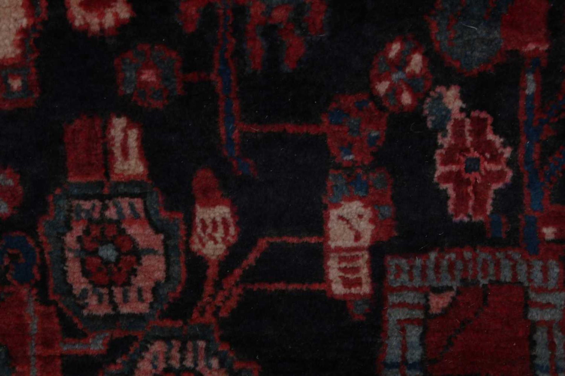 A Persian Heriz wool rug, - Bild 4 aus 5