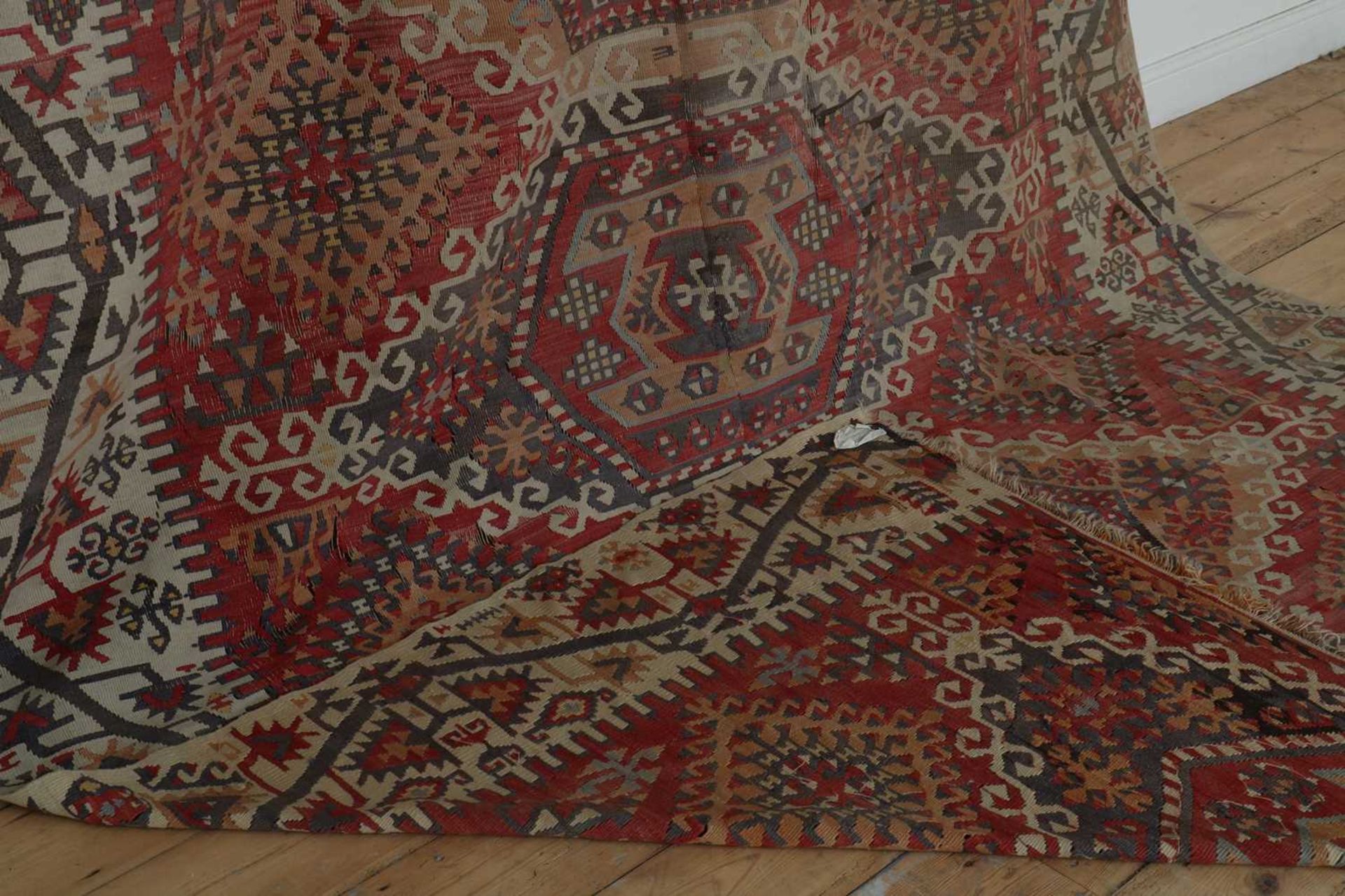 A Kilim flatweave wool carpet, - Bild 4 aus 20