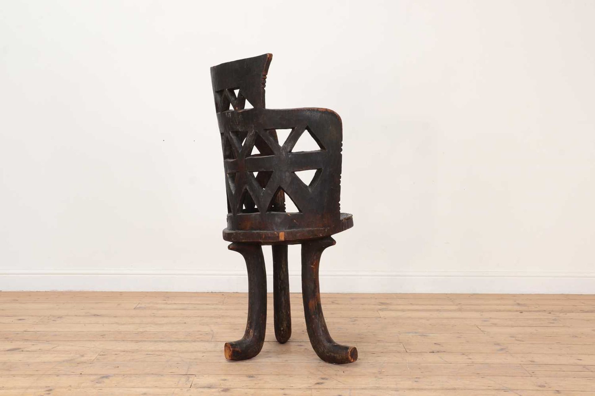 A carved wooden chair, - Bild 4 aus 5