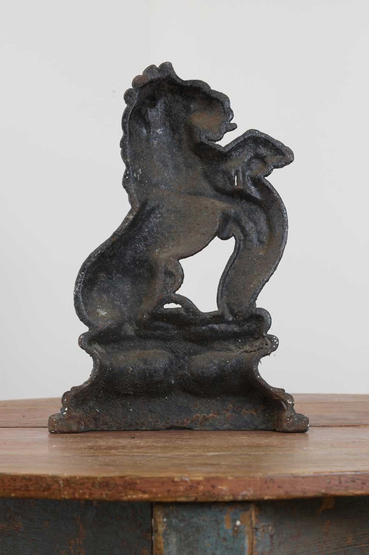 A cast iron doorstop as an heraldic lion, - Bild 2 aus 12