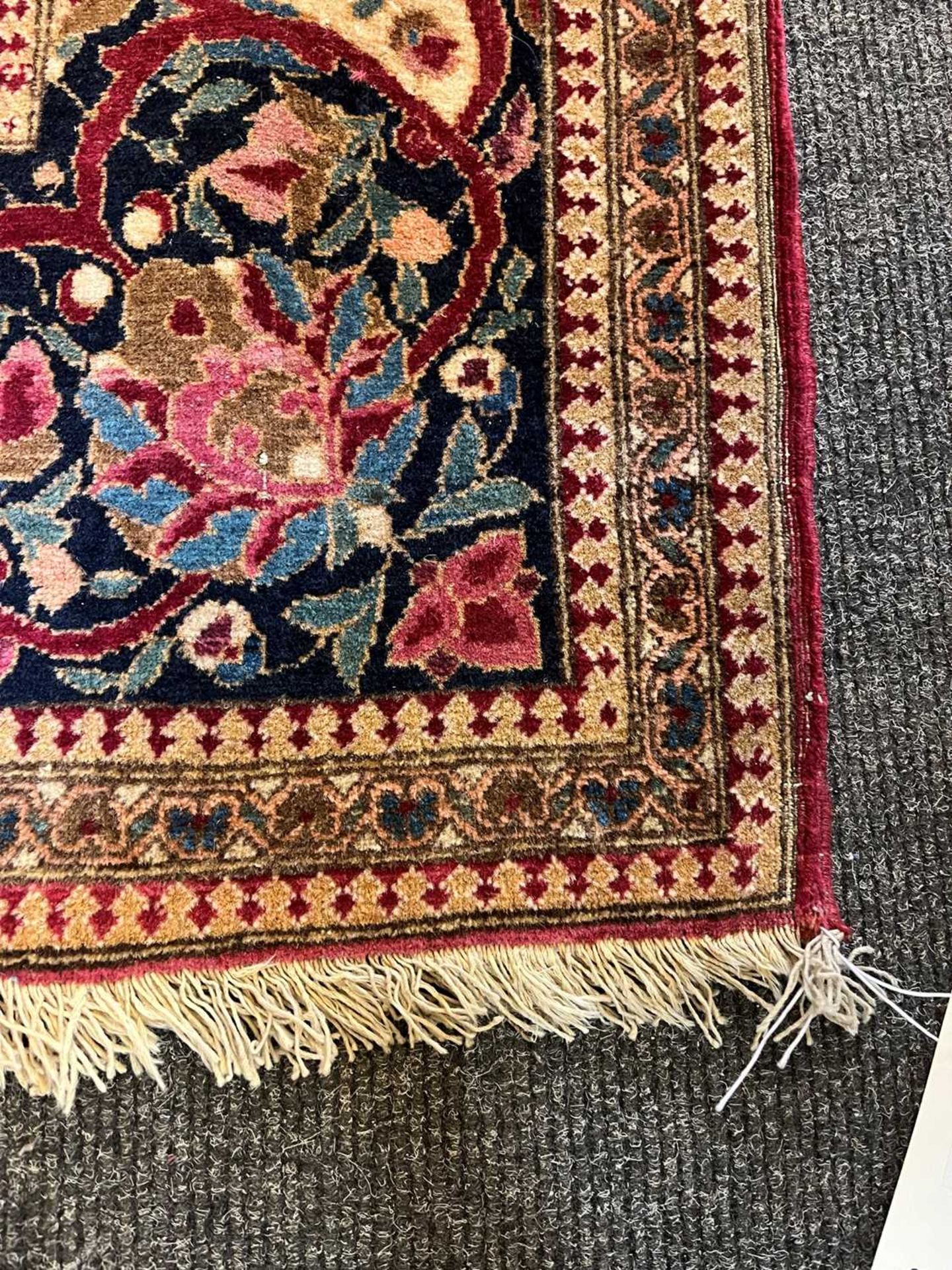 A Persian wool rug - Image 10 of 13