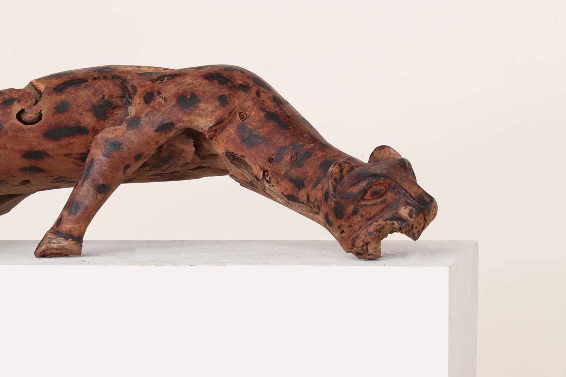 An African root carving of a leopard, - Bild 4 aus 4