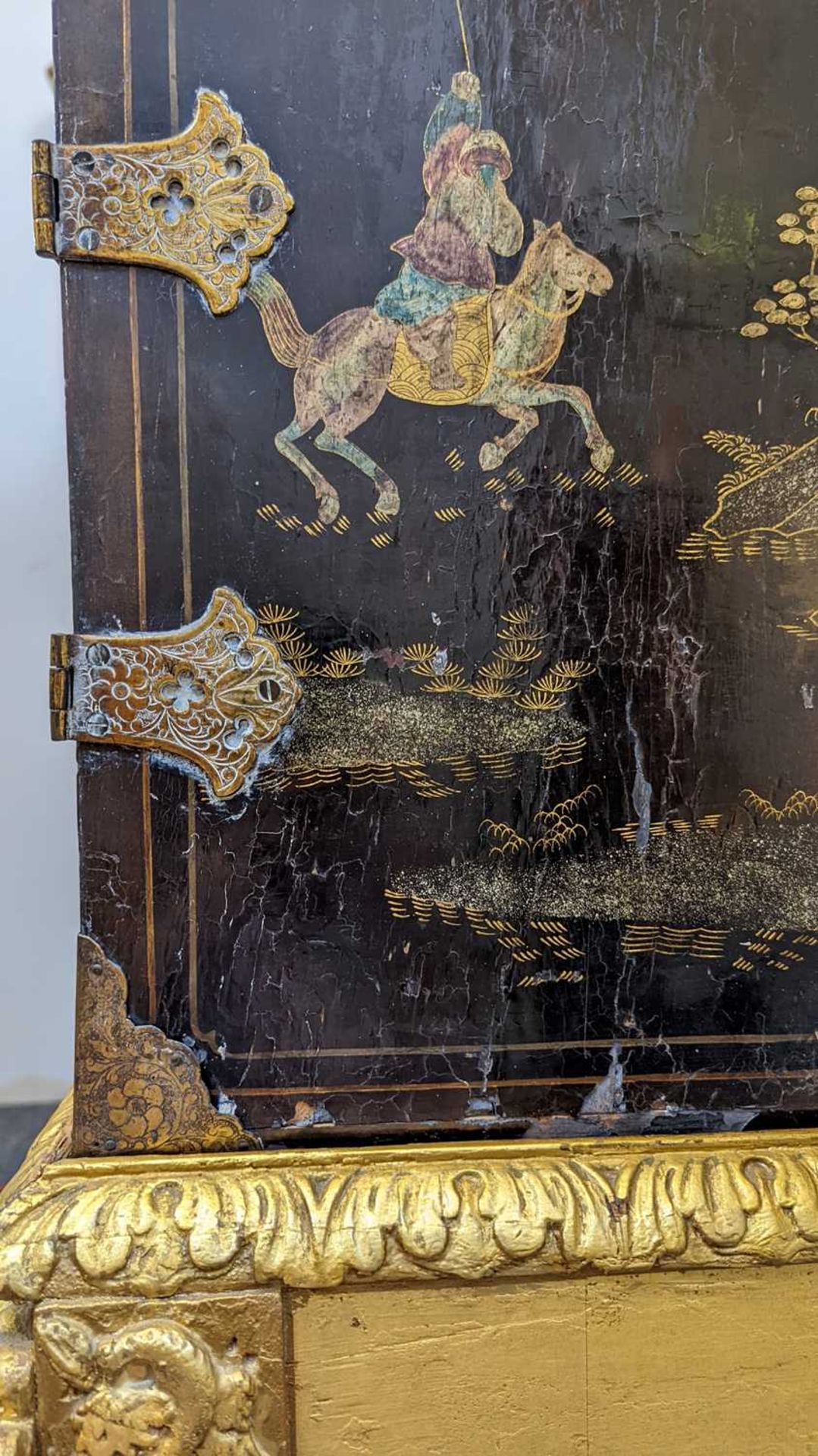 A lacquered, inlaid and gilt-heightened cabinet on stand, - Bild 47 aus 69