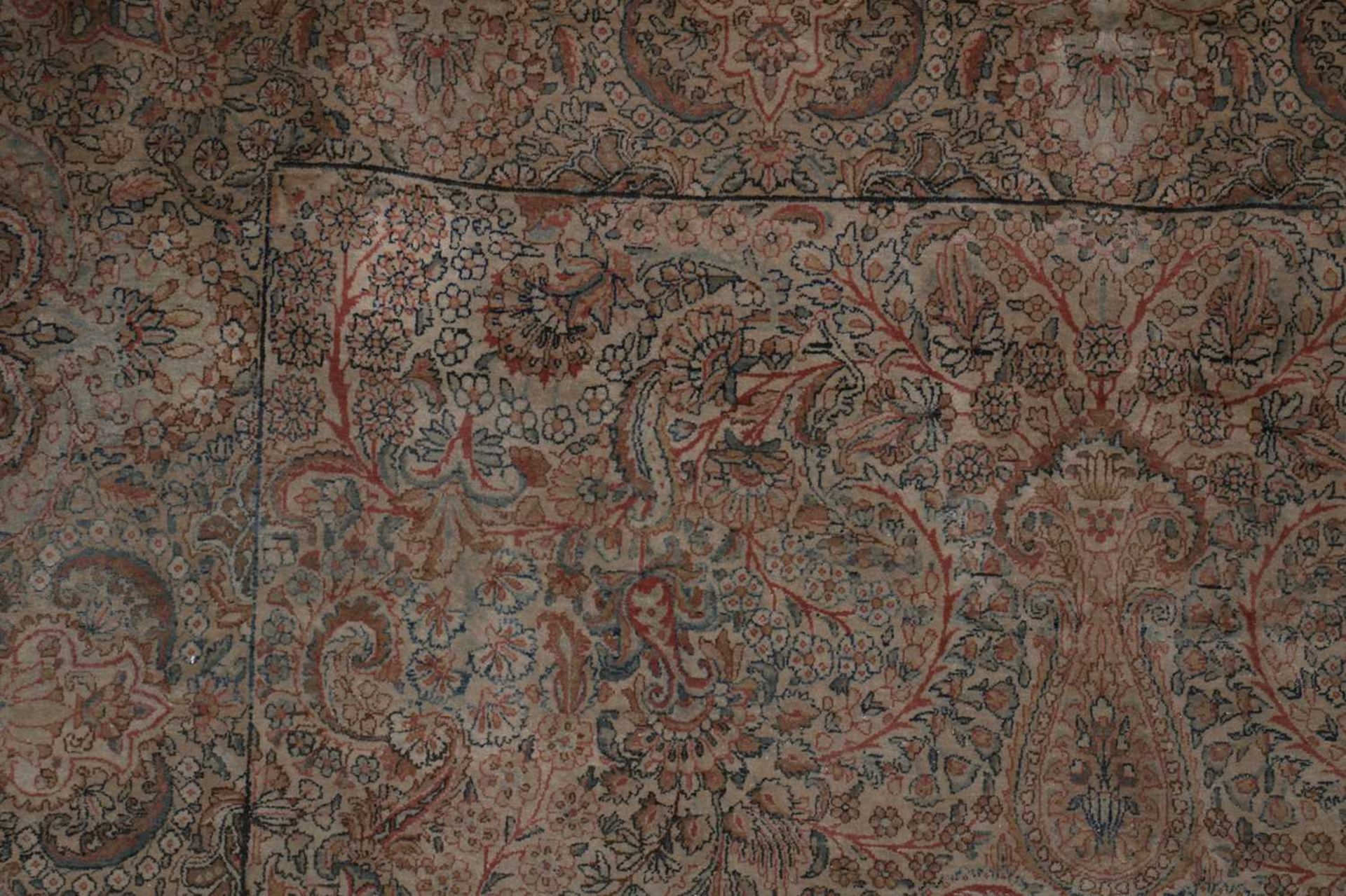 A large Persian wool carpet, - Bild 4 aus 7