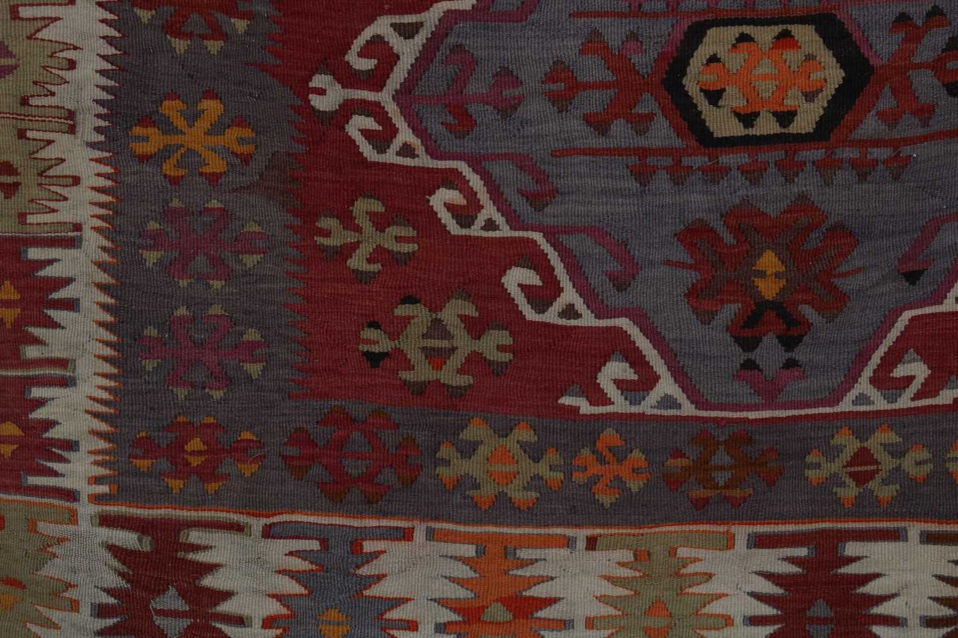 A kilim flatweave wool rug, - Bild 5 aus 7