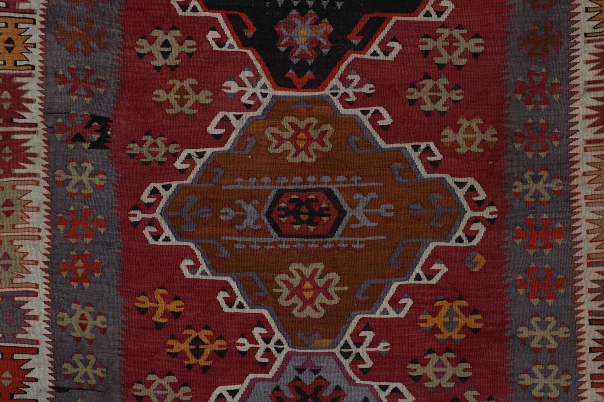 A kilim flatweave wool rug, - Bild 6 aus 7