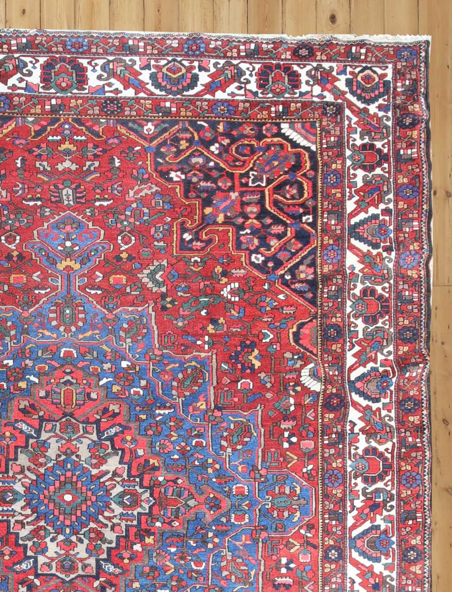 A Persian Heriz wool carpet, - Bild 3 aus 5