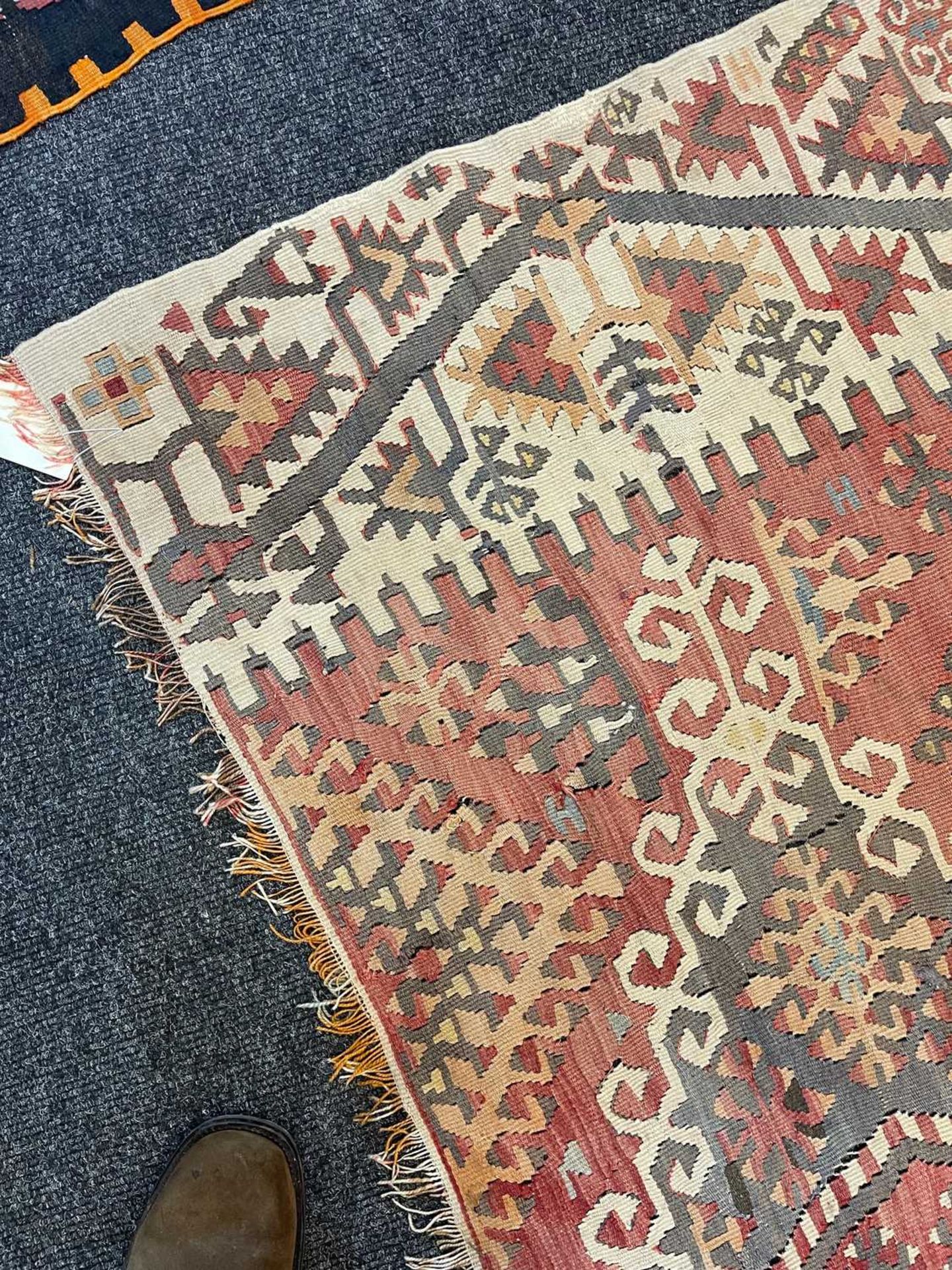 A Kilim flatweave wool carpet, - Bild 8 aus 20