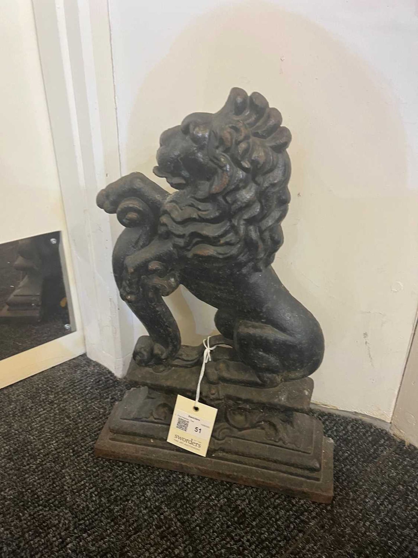 A cast iron doorstop as an heraldic lion, - Bild 7 aus 12