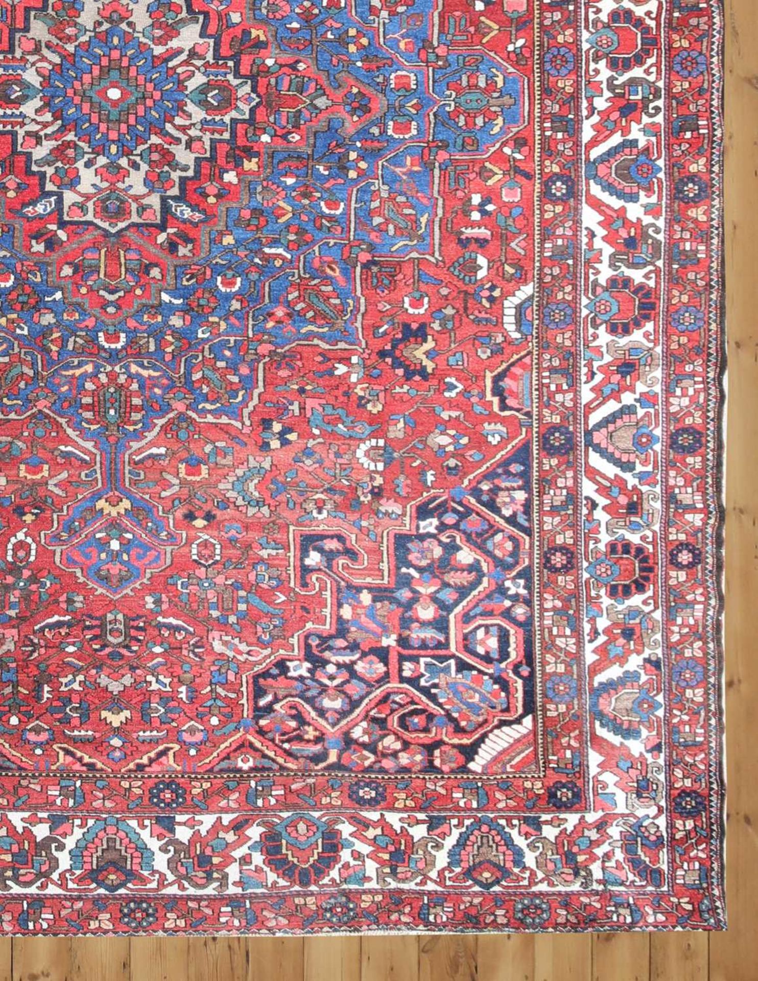 A Persian Heriz wool carpet, - Bild 4 aus 5