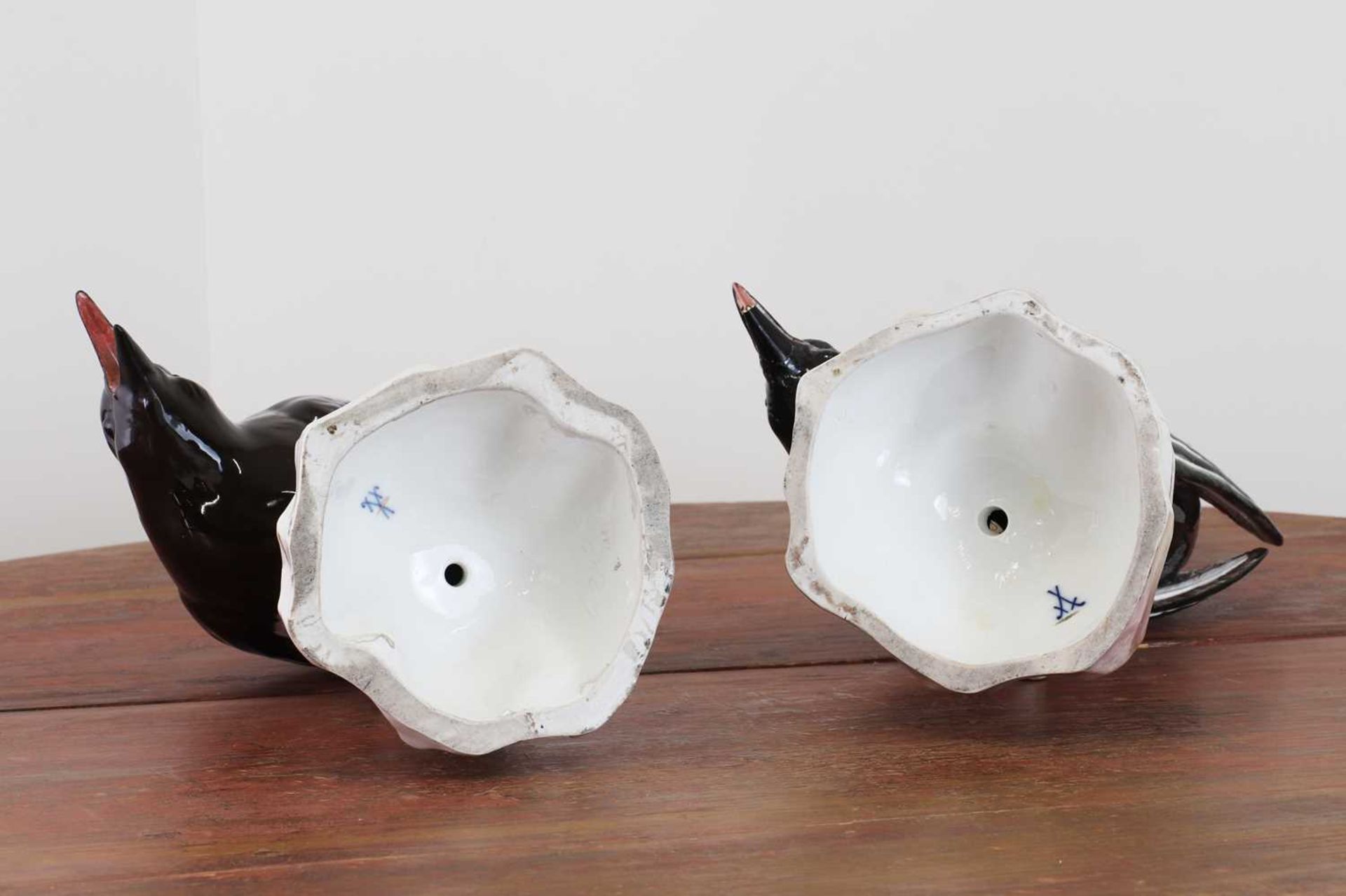 A pair of Meissen models of magpies, - Bild 6 aus 16
