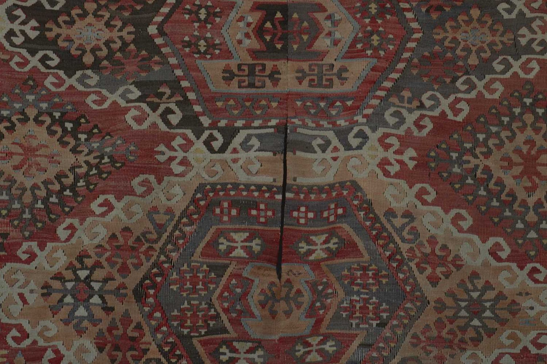 A Kilim flatweave wool carpet, - Bild 3 aus 20