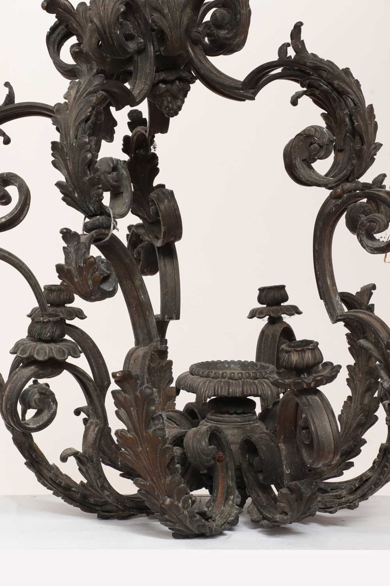 An Italianate baroque-style six-light chandelier, - Bild 5 aus 8