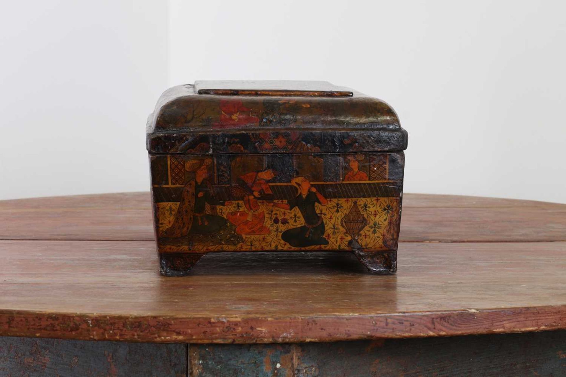 A Qajar lacquered papier mâché casket, - Bild 6 aus 8