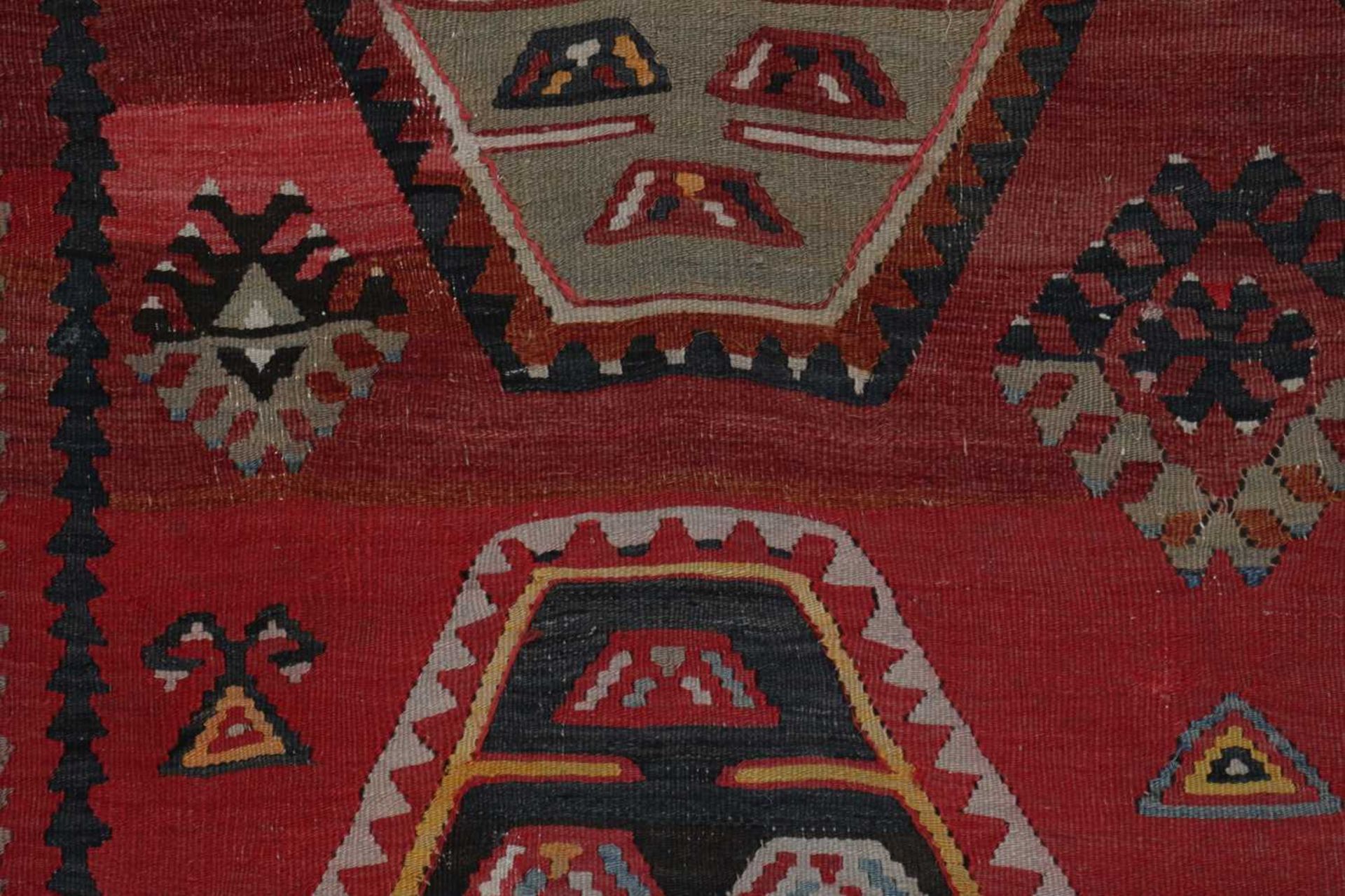 A kilim flatweave wool rug, - Bild 3 aus 5