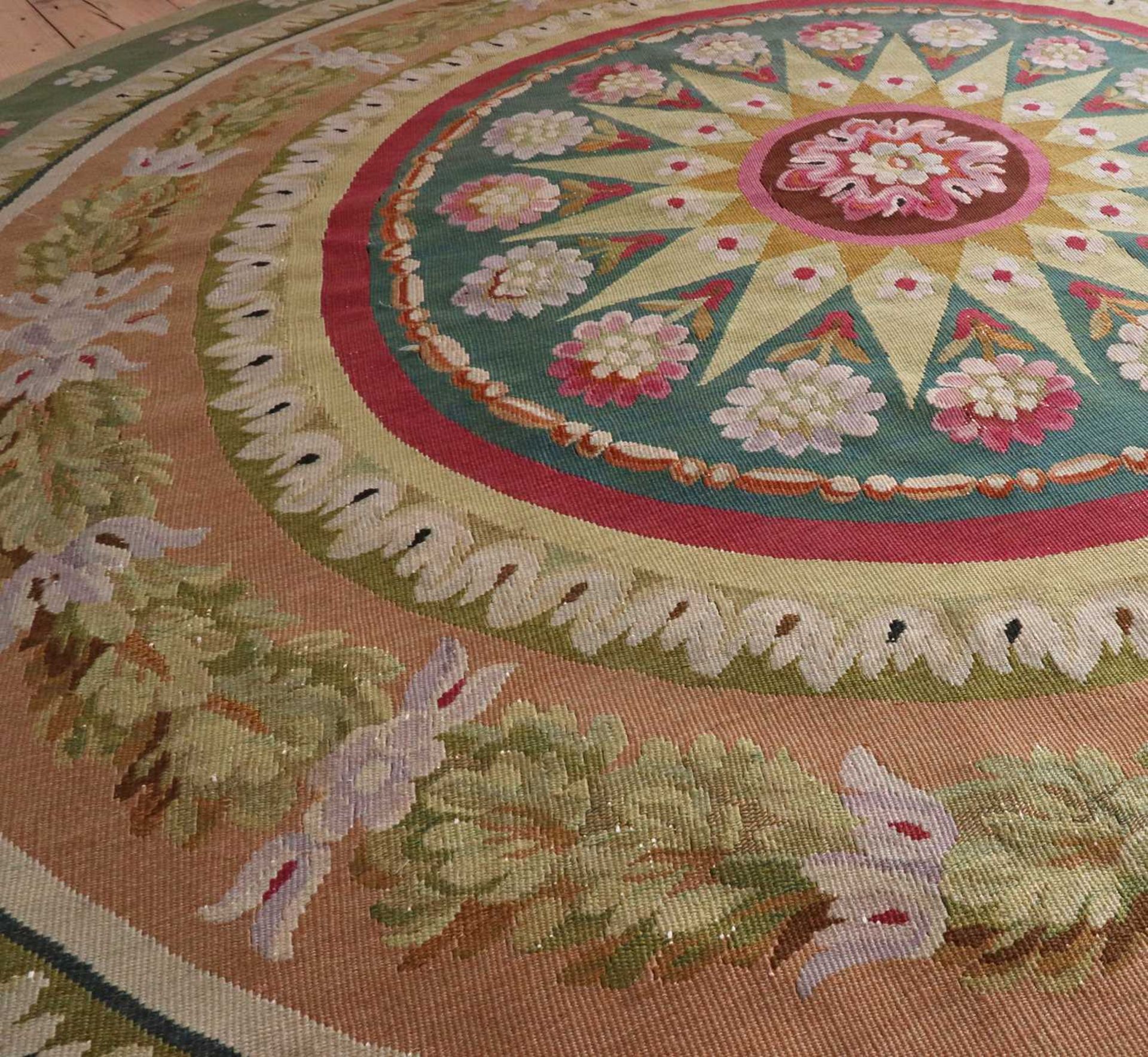 An Aubusson wool carpet, - Bild 3 aus 5